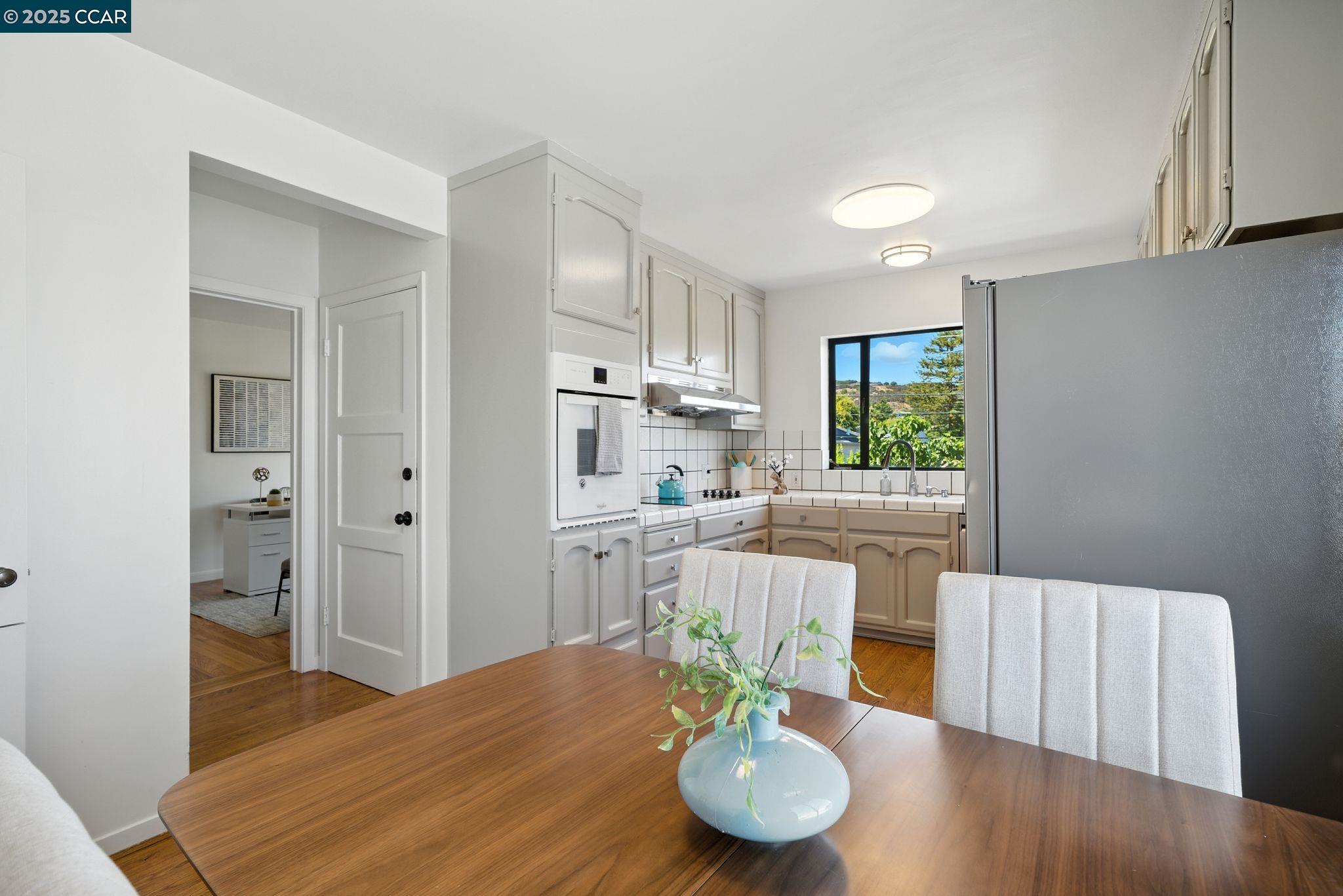 Detail Gallery Image 18 of 60 For 3716 Kenwood Ave, San Mateo,  CA 94403 - 4 Beds | 2/1 Baths