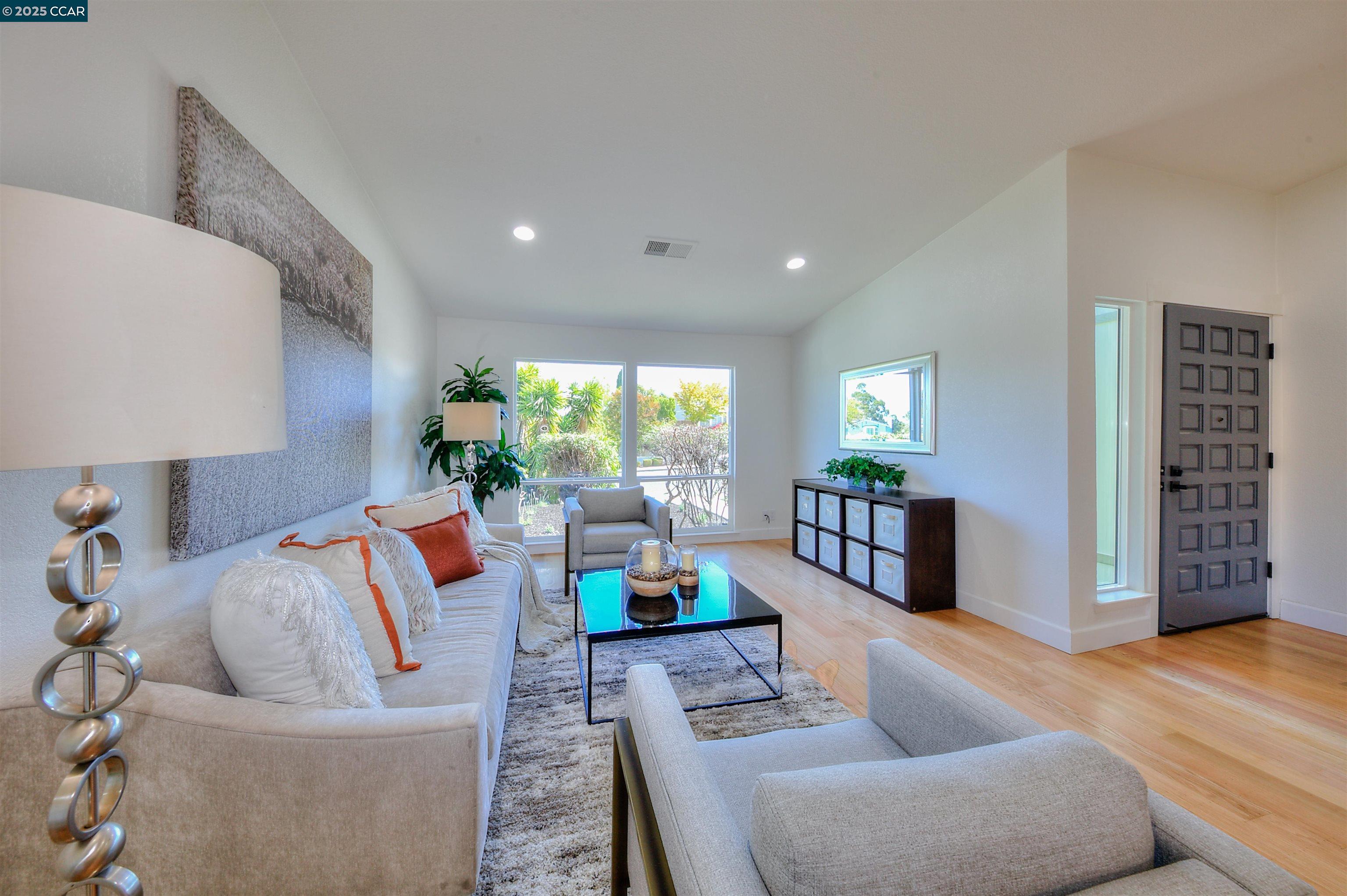 Detail Gallery Image 3 of 59 For 118 Sparrow Dr, Hercules,  CA 94547 - 3 Beds | 2 Baths