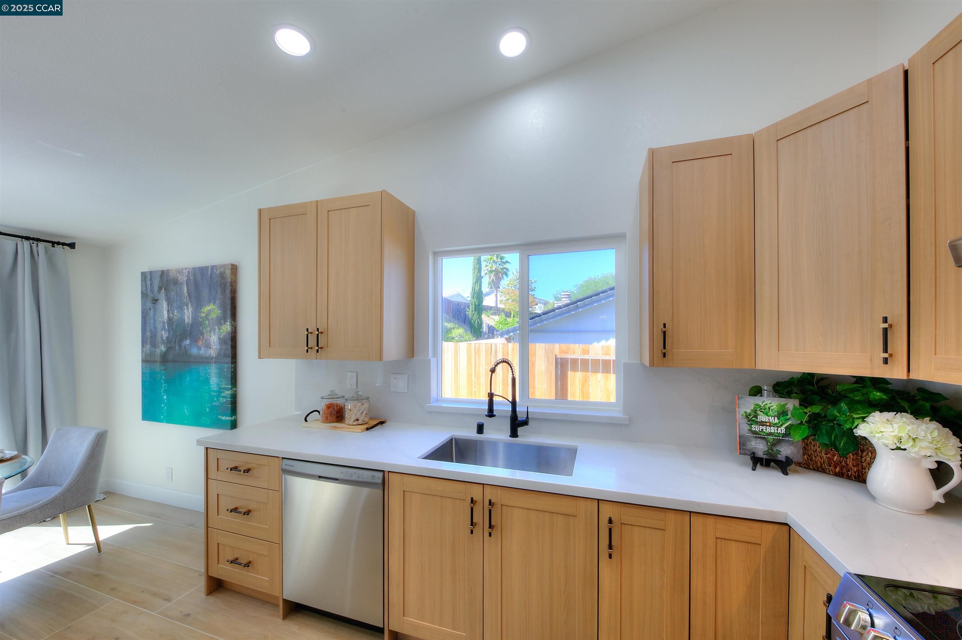 Detail Gallery Image 23 of 59 For 118 Sparrow Dr, Hercules,  CA 94547 - 3 Beds | 2 Baths