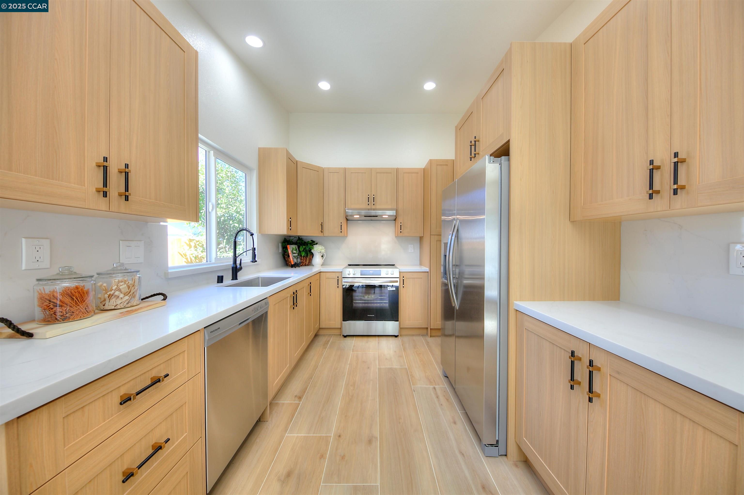 Detail Gallery Image 26 of 59 For 118 Sparrow Dr, Hercules,  CA 94547 - 3 Beds | 2 Baths