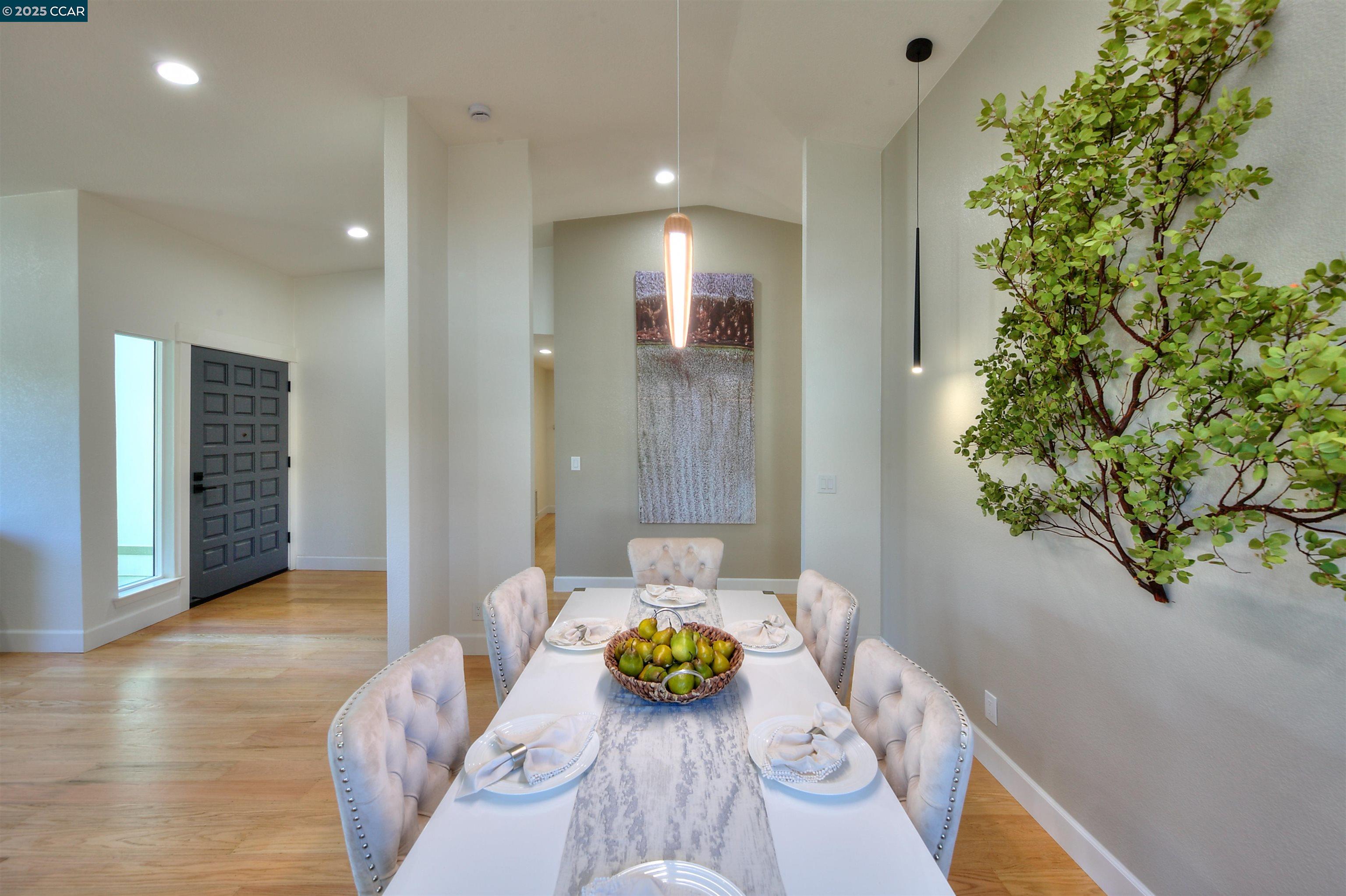Detail Gallery Image 8 of 59 For 118 Sparrow Dr, Hercules,  CA 94547 - 3 Beds | 2 Baths