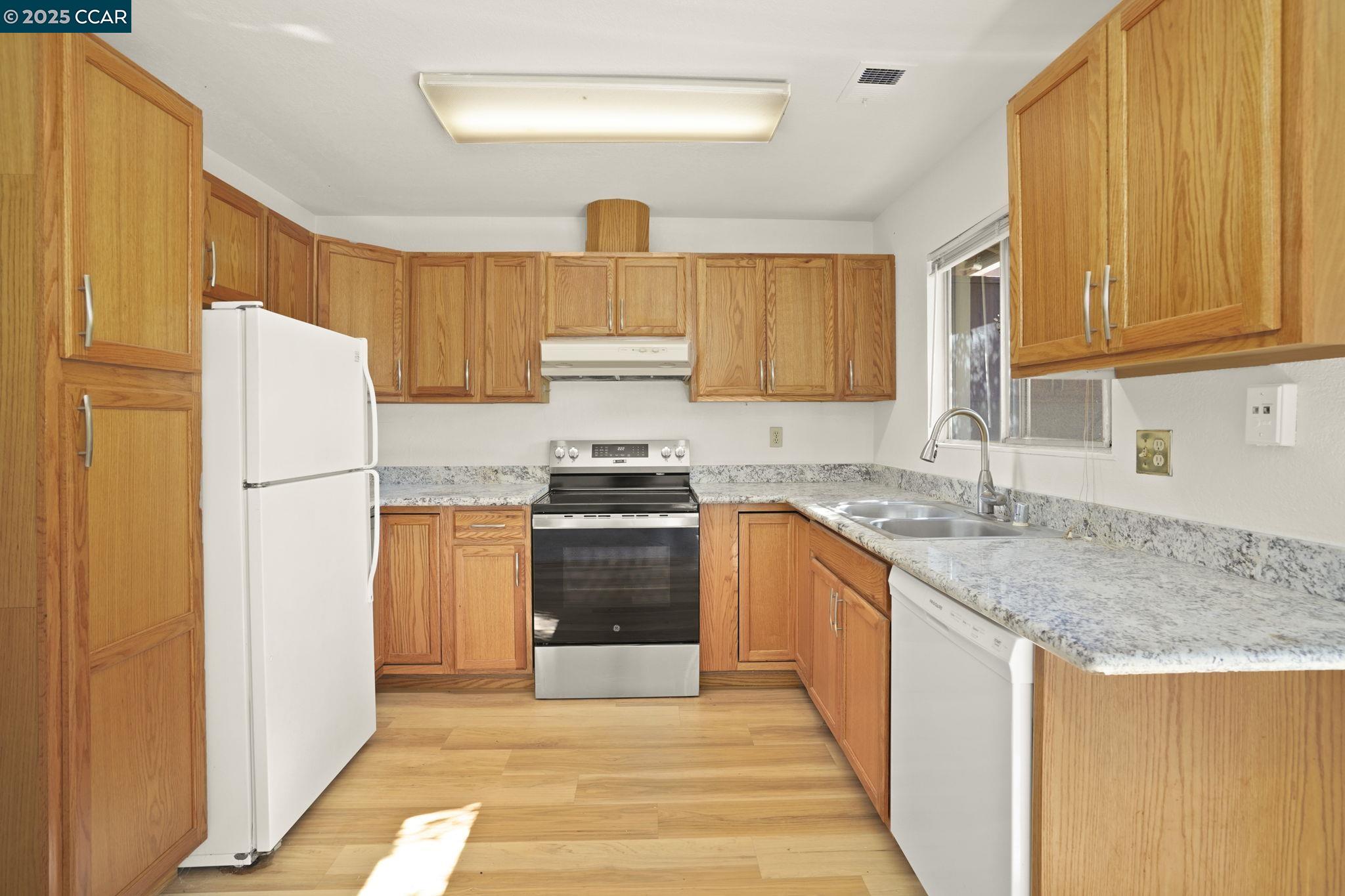 Detail Gallery Image 6 of 15 For 1440 Reganti Pl #11,  Concord,  CA 94518 - 2 Beds | 1 Baths