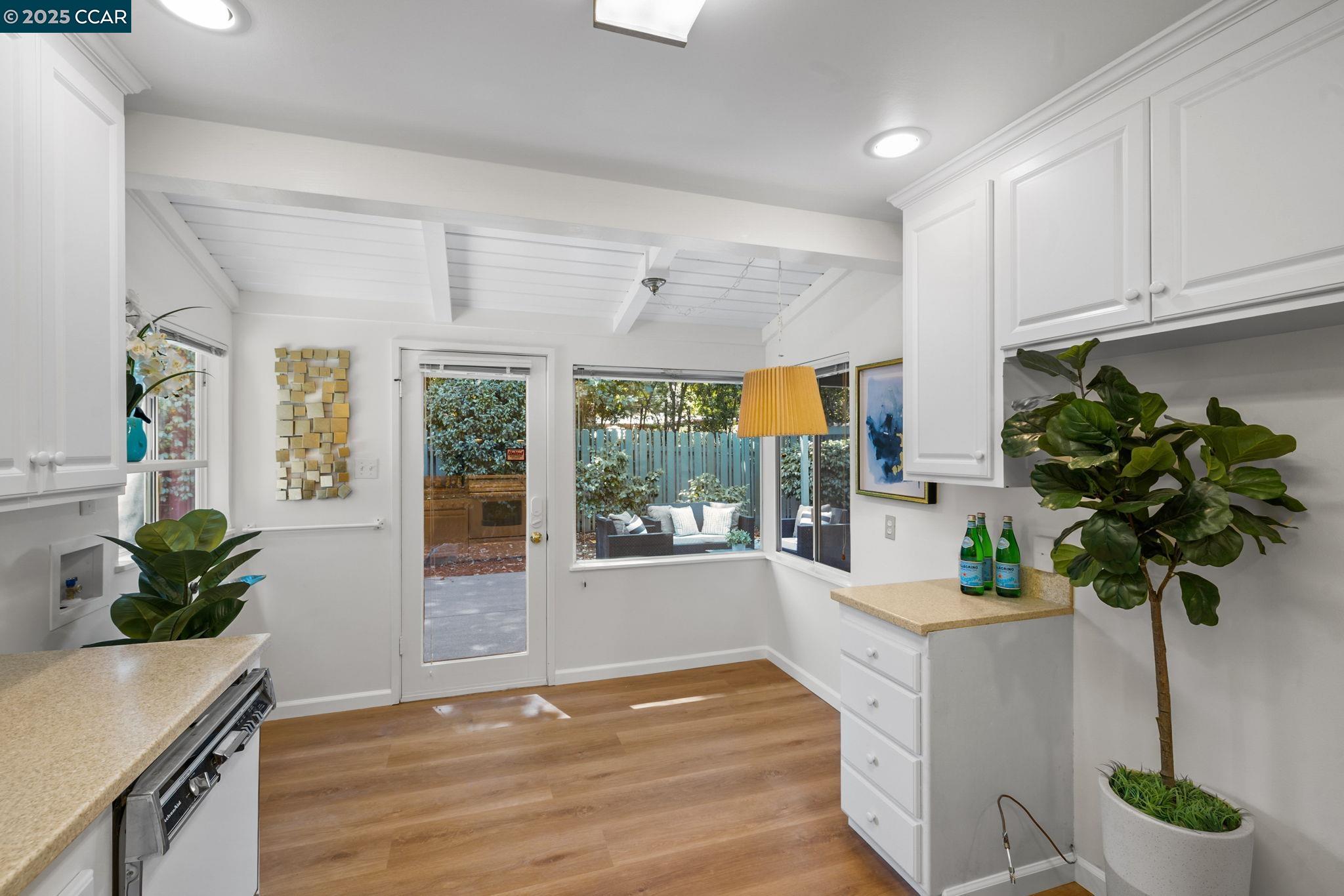 Detail Gallery Image 14 of 39 For 46 Parklane Dr, Orinda,  CA 94563 - 2 Beds | 2 Baths