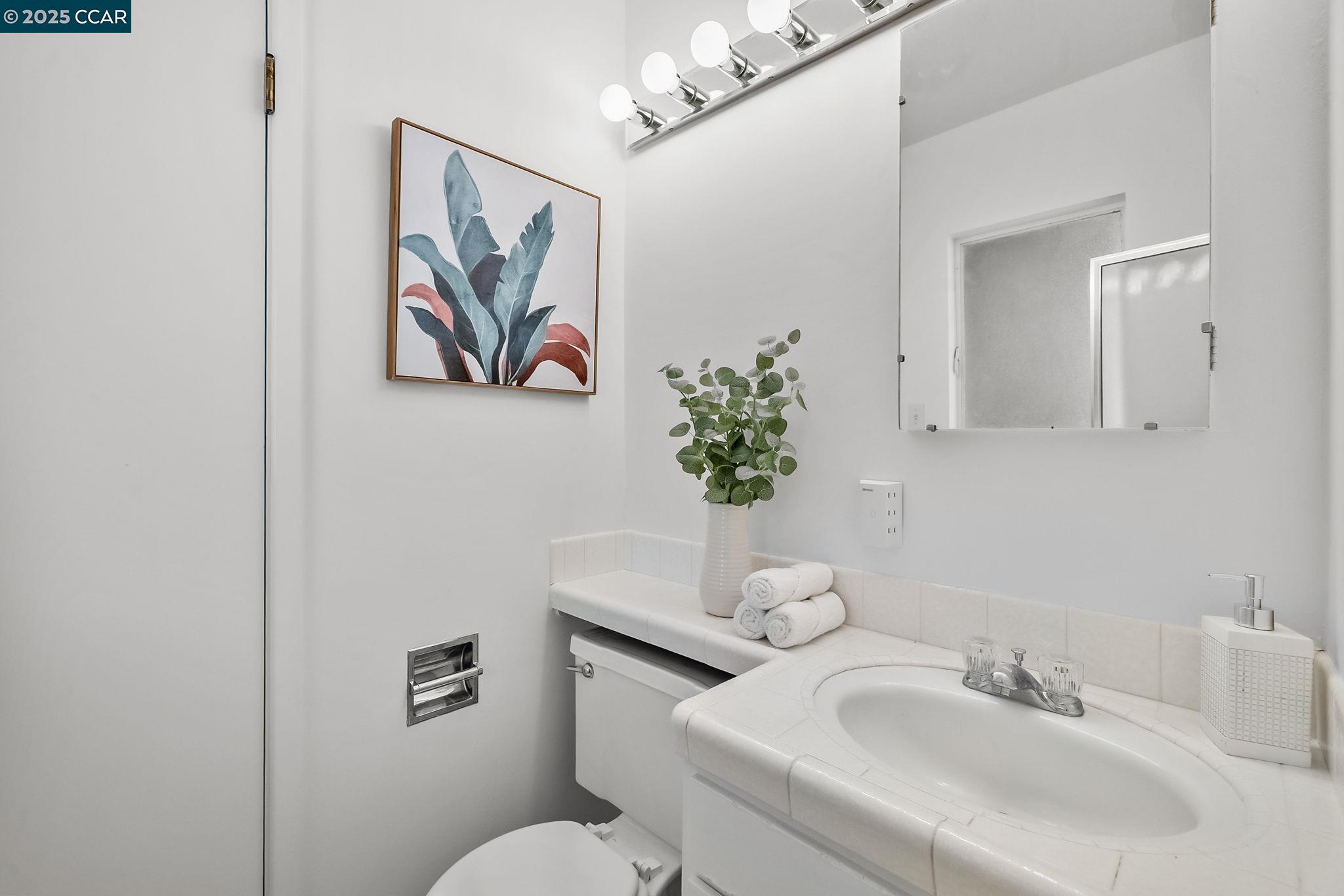 Detail Gallery Image 17 of 39 For 46 Parklane Dr, Orinda,  CA 94563 - 2 Beds | 2 Baths