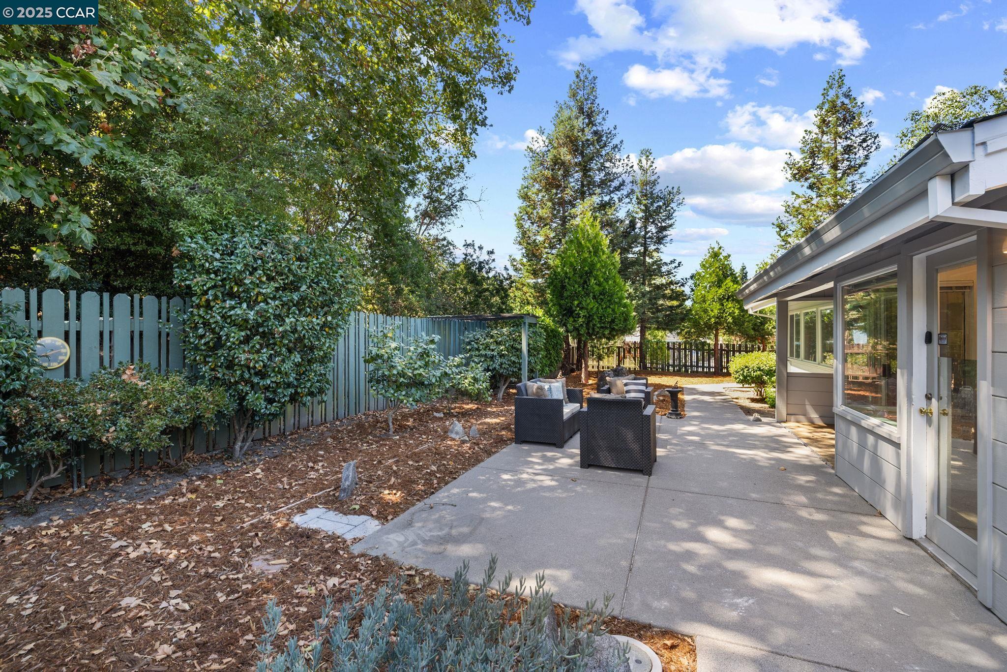 Detail Gallery Image 28 of 39 For 46 Parklane Dr, Orinda,  CA 94563 - 2 Beds | 2 Baths