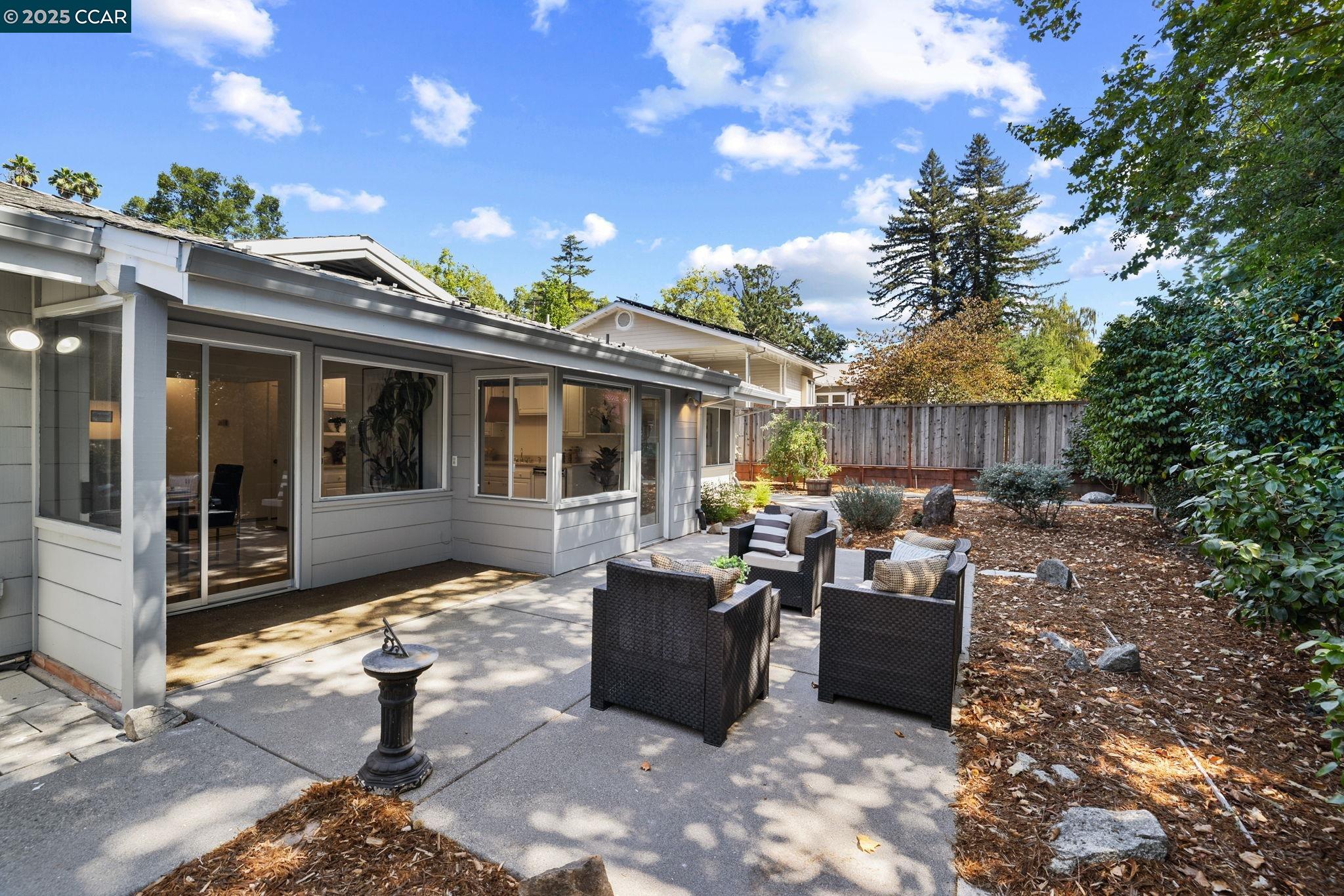 Detail Gallery Image 29 of 39 For 46 Parklane Dr, Orinda,  CA 94563 - 2 Beds | 2 Baths