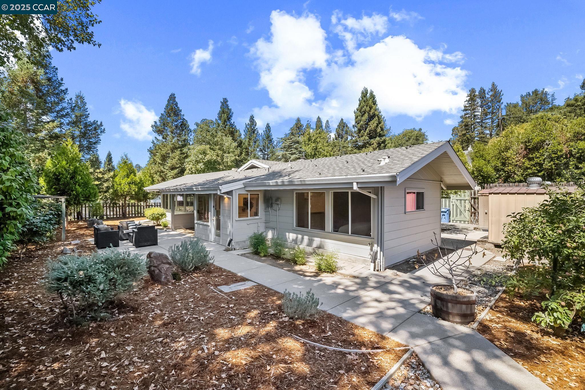 Detail Gallery Image 30 of 39 For 46 Parklane Dr, Orinda,  CA 94563 - 2 Beds | 2 Baths