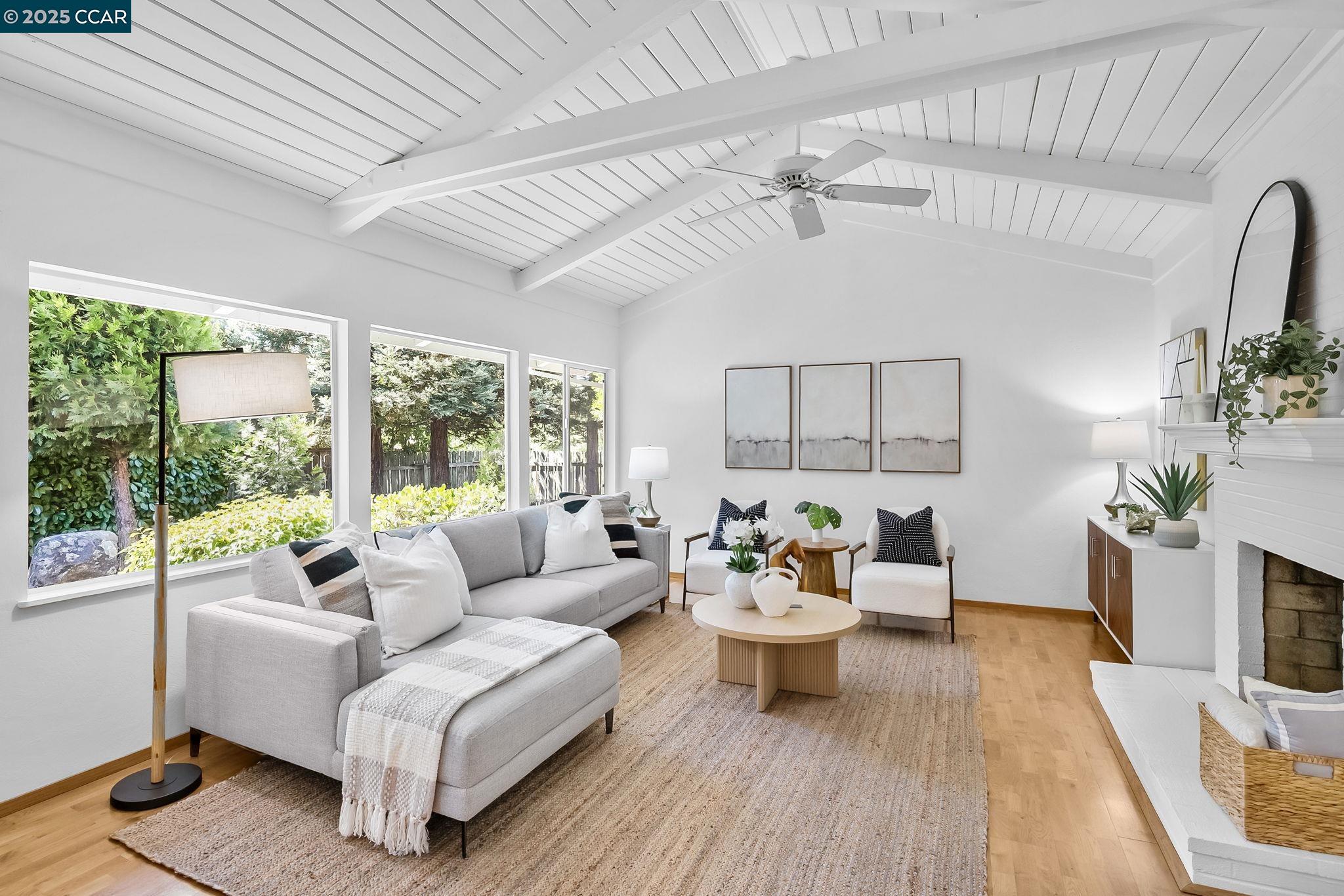 Detail Gallery Image 4 of 39 For 46 Parklane Dr, Orinda,  CA 94563 - 2 Beds | 2 Baths