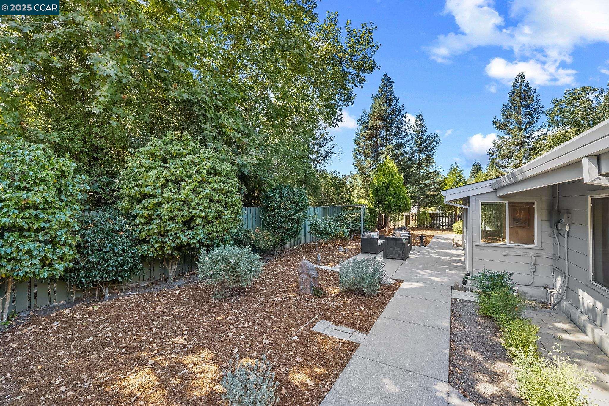 Detail Gallery Image 31 of 39 For 46 Parklane Dr, Orinda,  CA 94563 - 2 Beds | 2 Baths