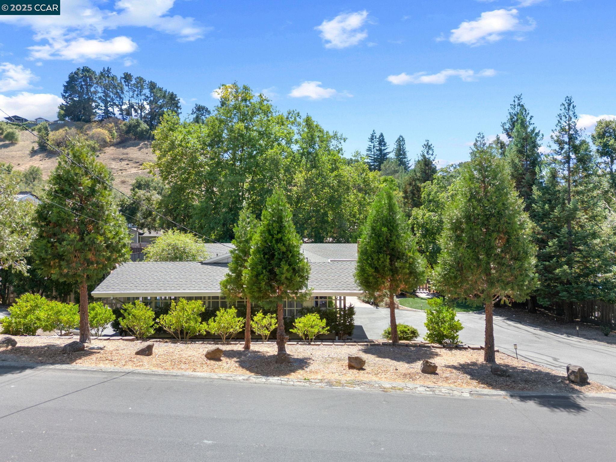 Detail Gallery Image 33 of 39 For 46 Parklane Dr, Orinda,  CA 94563 - 2 Beds | 2 Baths