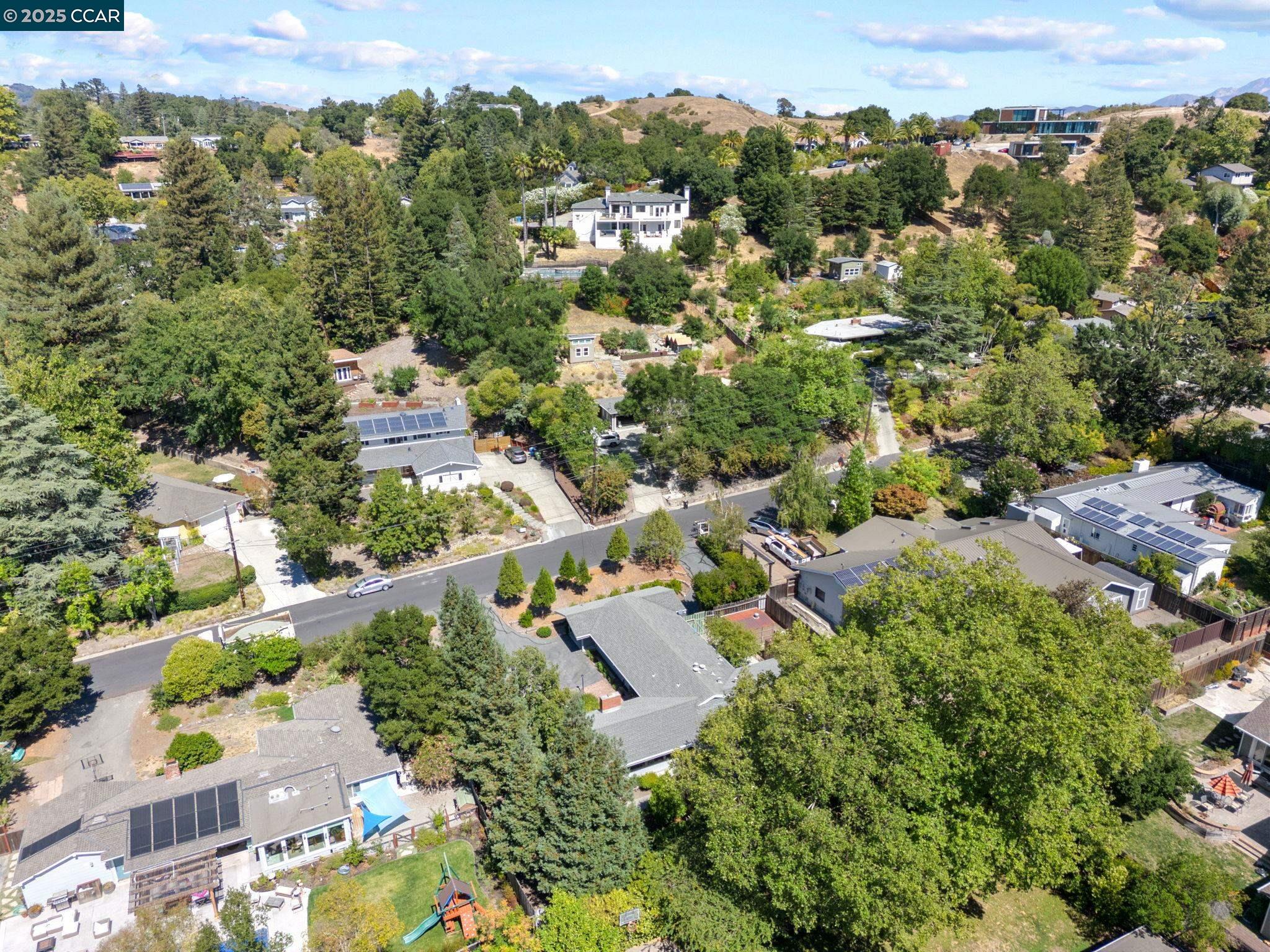 Detail Gallery Image 37 of 39 For 46 Parklane Dr, Orinda,  CA 94563 - 2 Beds | 2 Baths