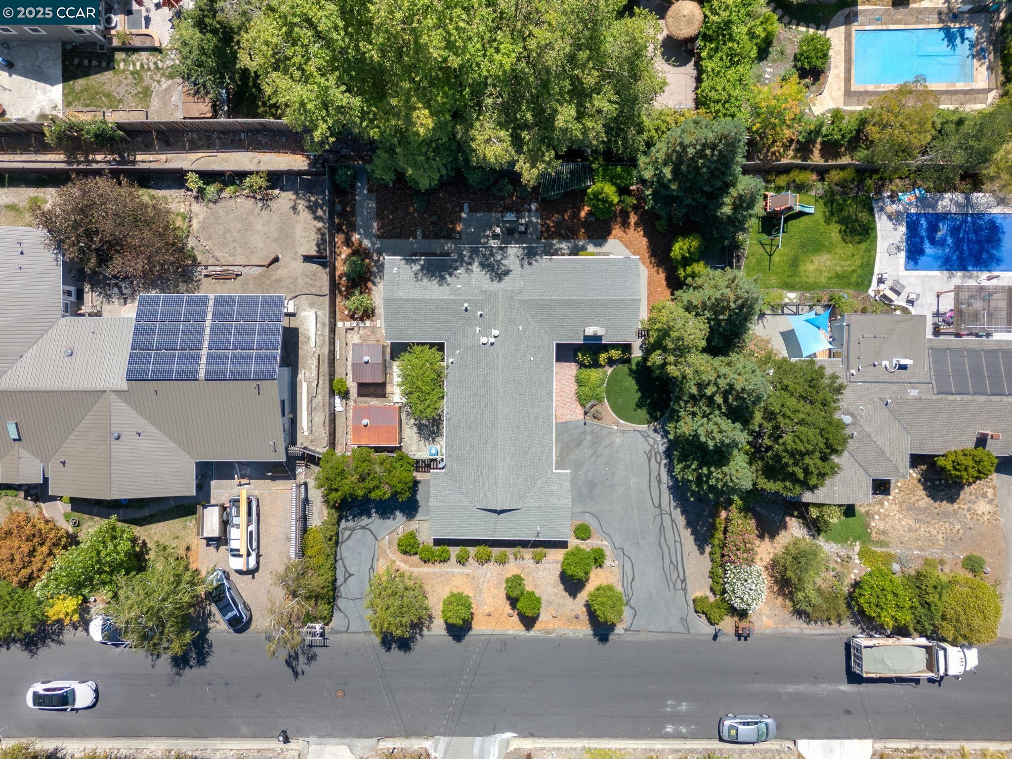 Detail Gallery Image 38 of 39 For 46 Parklane Dr, Orinda,  CA 94563 - 2 Beds | 2 Baths