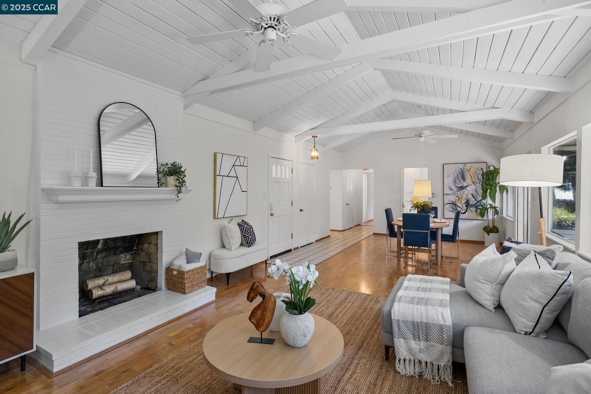 Detail Gallery Image 5 of 39 For 46 Parklane Dr, Orinda,  CA 94563 - 2 Beds | 2 Baths