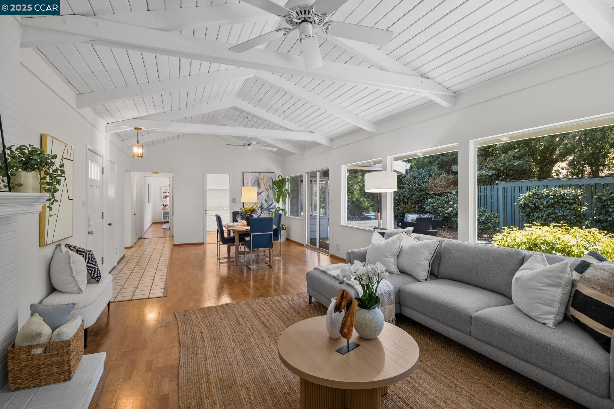 Detail Gallery Image 7 of 39 For 46 Parklane Dr, Orinda,  CA 94563 - 2 Beds | 2 Baths