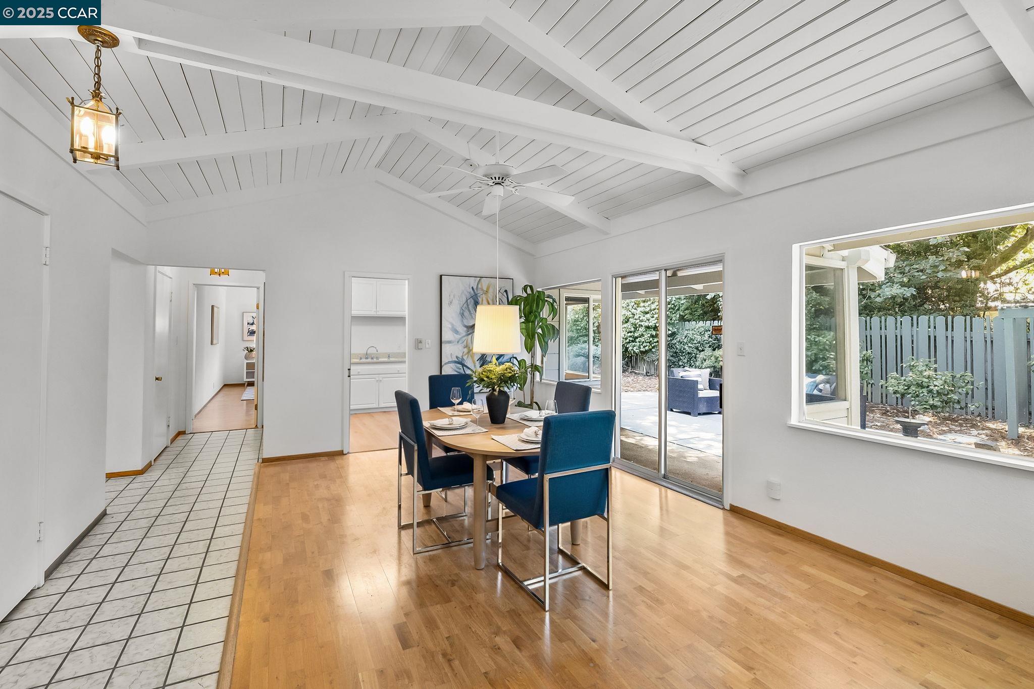 Detail Gallery Image 8 of 39 For 46 Parklane Dr, Orinda,  CA 94563 - 2 Beds | 2 Baths