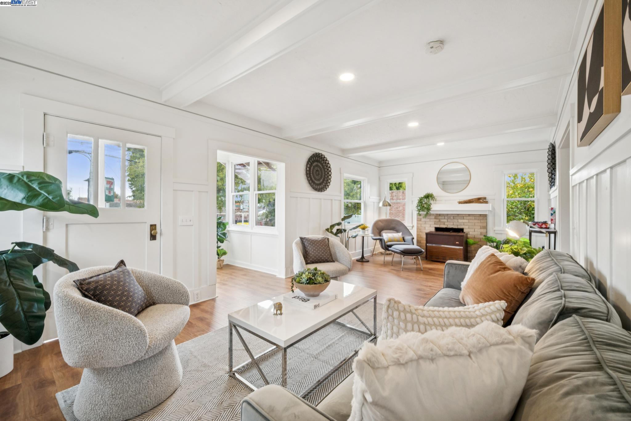 Detail Gallery Image 2 of 39 For 7029 Stockton Avenue, El Cerrito,  CA 94530 - 3 Beds | 1/1 Baths
