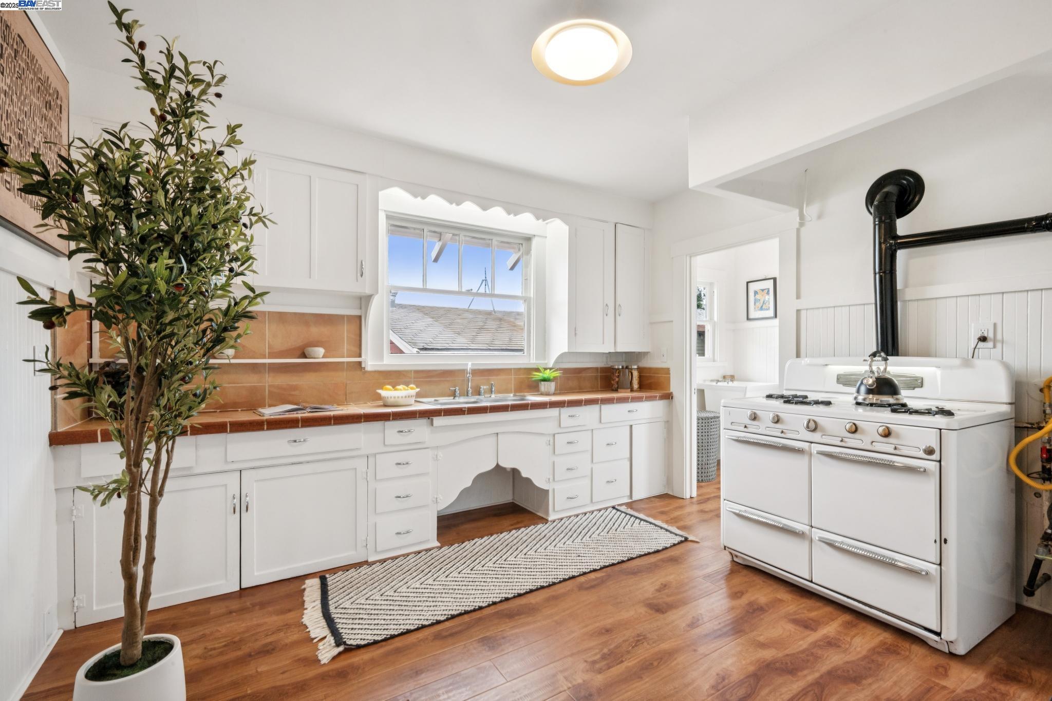 Detail Gallery Image 17 of 39 For 7029 Stockton Avenue, El Cerrito,  CA 94530 - 3 Beds | 1/1 Baths