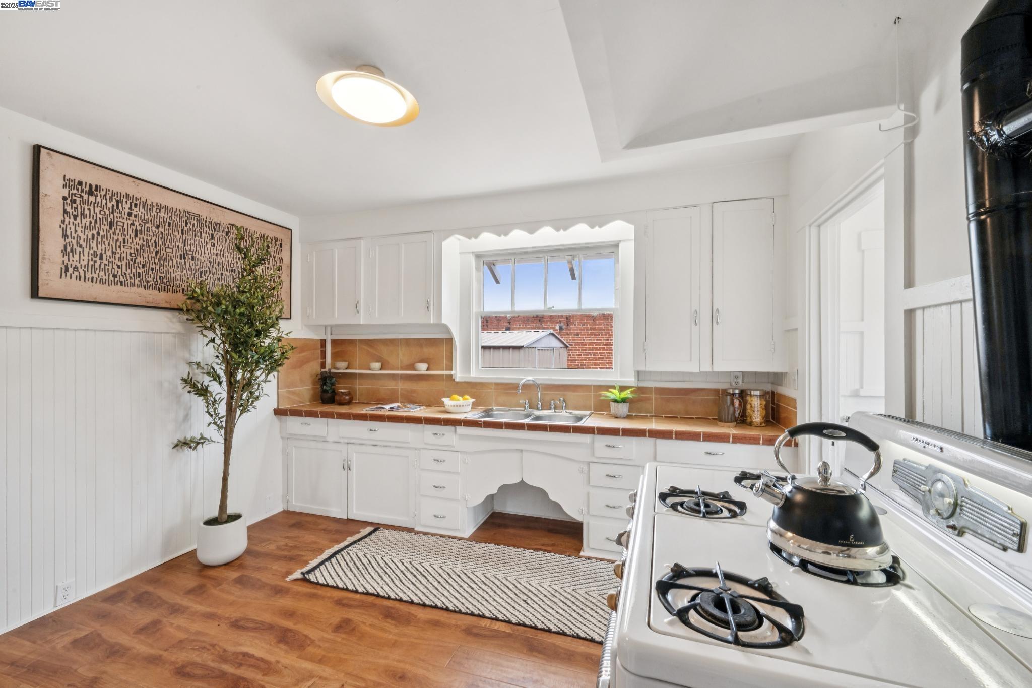 Detail Gallery Image 18 of 39 For 7029 Stockton Avenue, El Cerrito,  CA 94530 - 3 Beds | 1/1 Baths