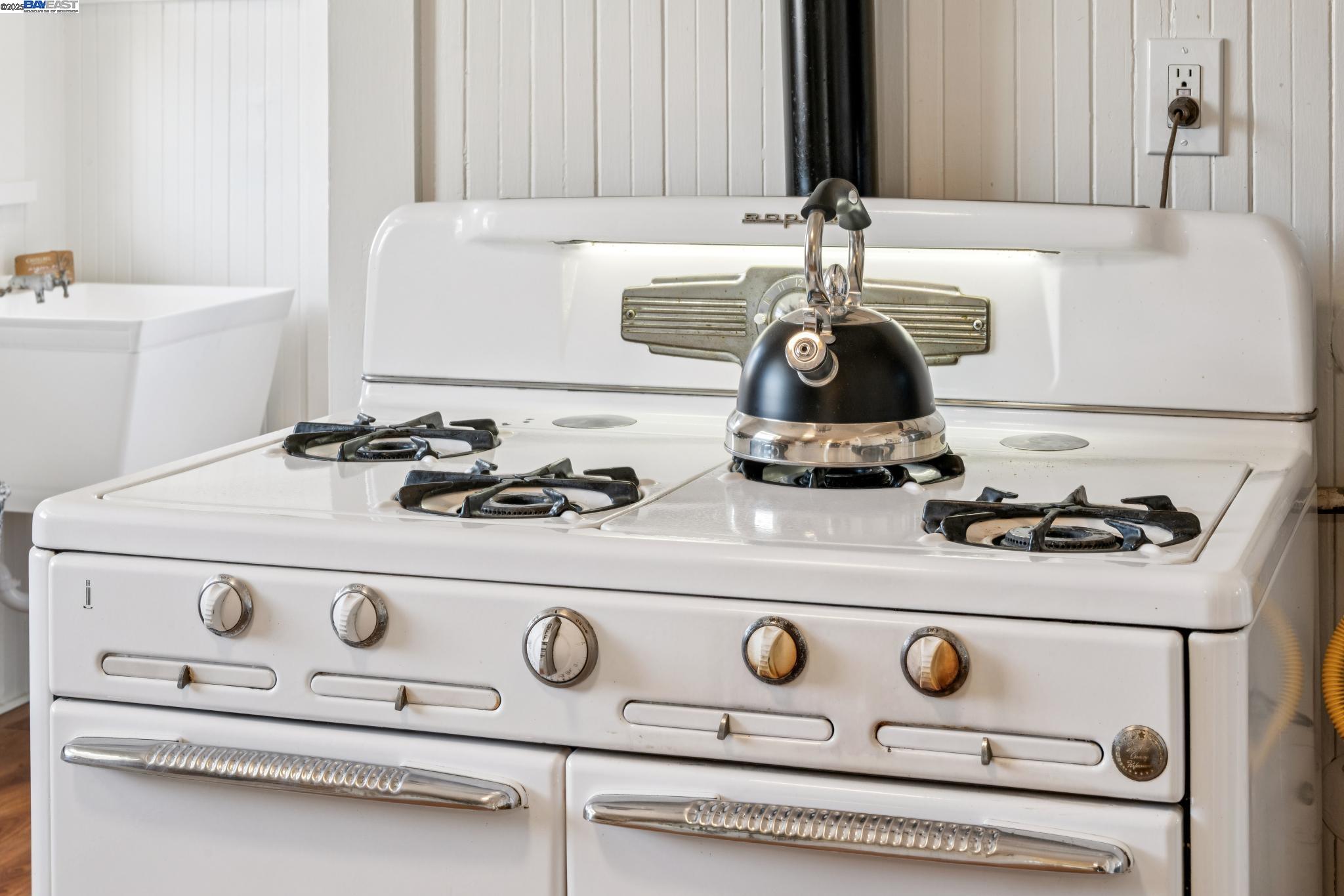 Detail Gallery Image 19 of 39 For 7029 Stockton Avenue, El Cerrito,  CA 94530 - 3 Beds | 1/1 Baths