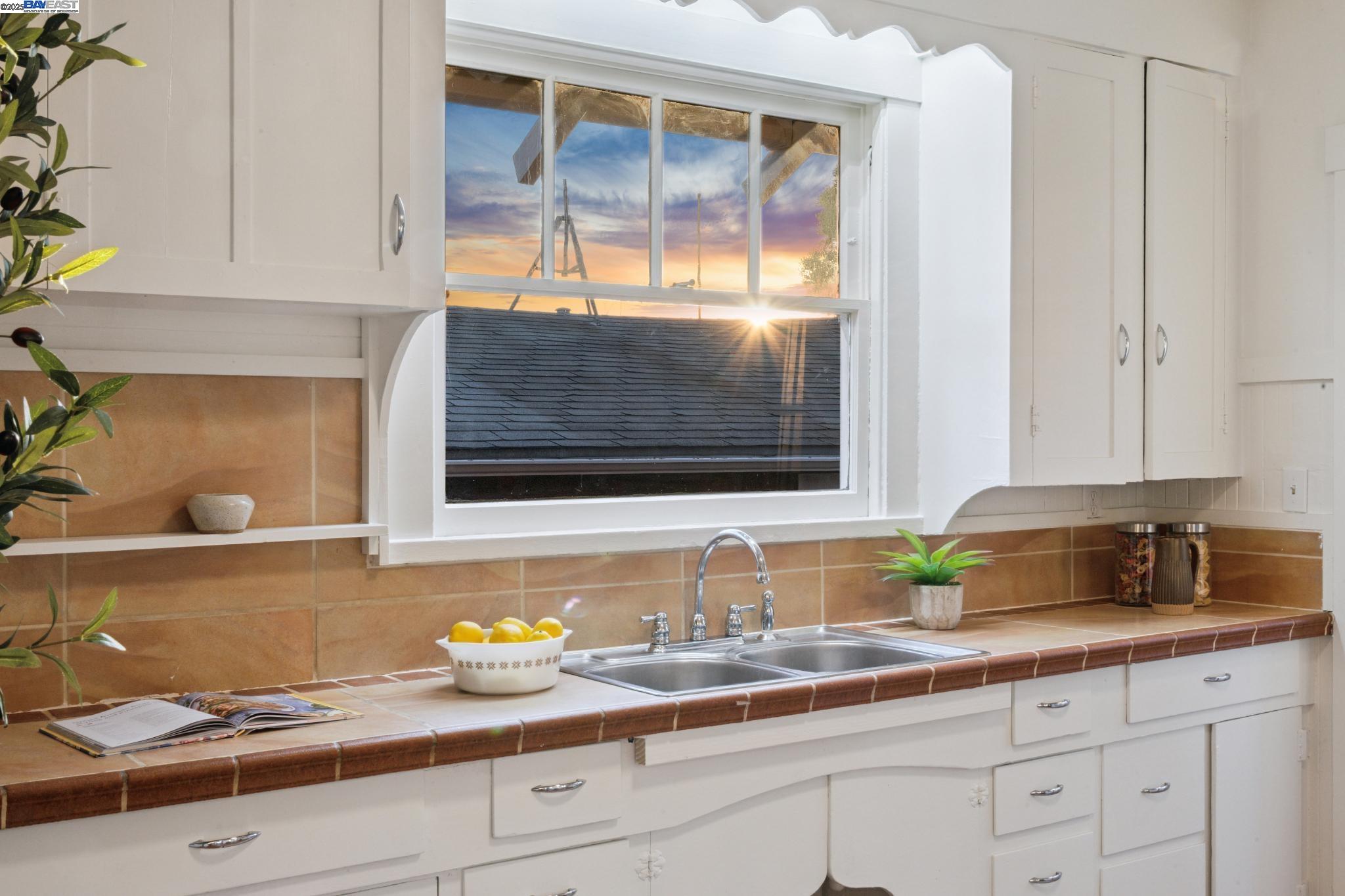 Detail Gallery Image 20 of 39 For 7029 Stockton Avenue, El Cerrito,  CA 94530 - 3 Beds | 1/1 Baths