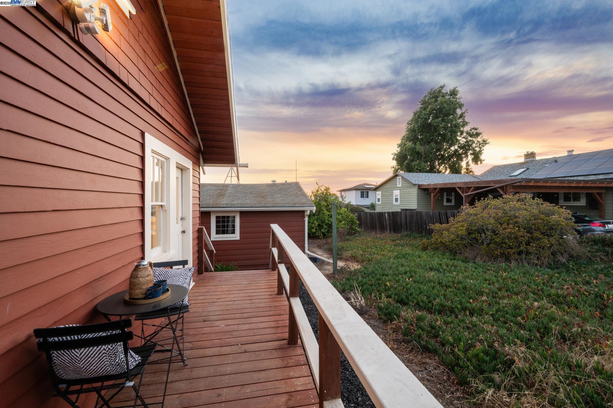 Detail Gallery Image 5 of 39 For 7029 Stockton Avenue, El Cerrito,  CA 94530 - 3 Beds | 1/1 Baths