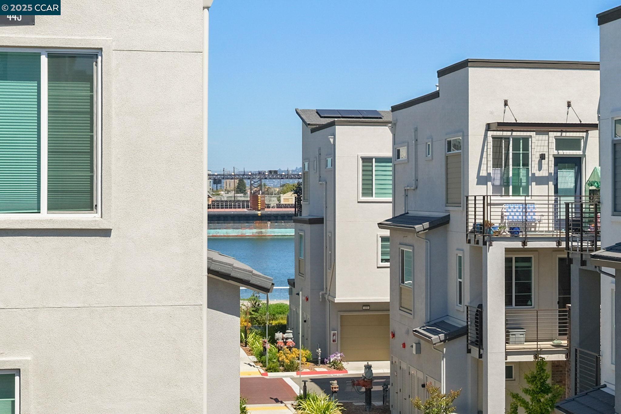 Detail Gallery Image 2 of 32 For 2853 Cathwood Lane, Alameda,  CA 94501 - 2 Beds | 1/1 Baths