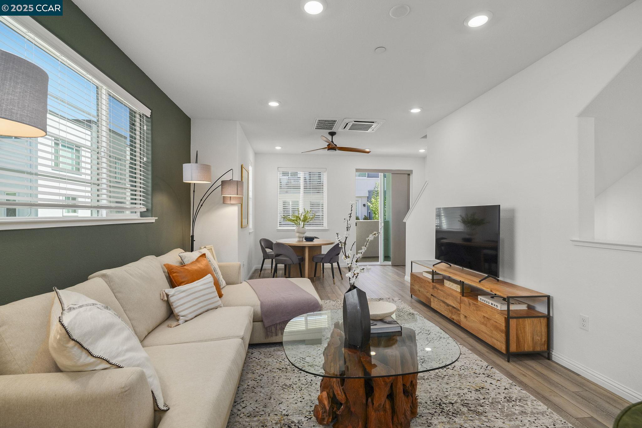 Detail Gallery Image 9 of 32 For 2853 Cathwood Lane, Alameda,  CA 94501 - 2 Beds | 1/1 Baths