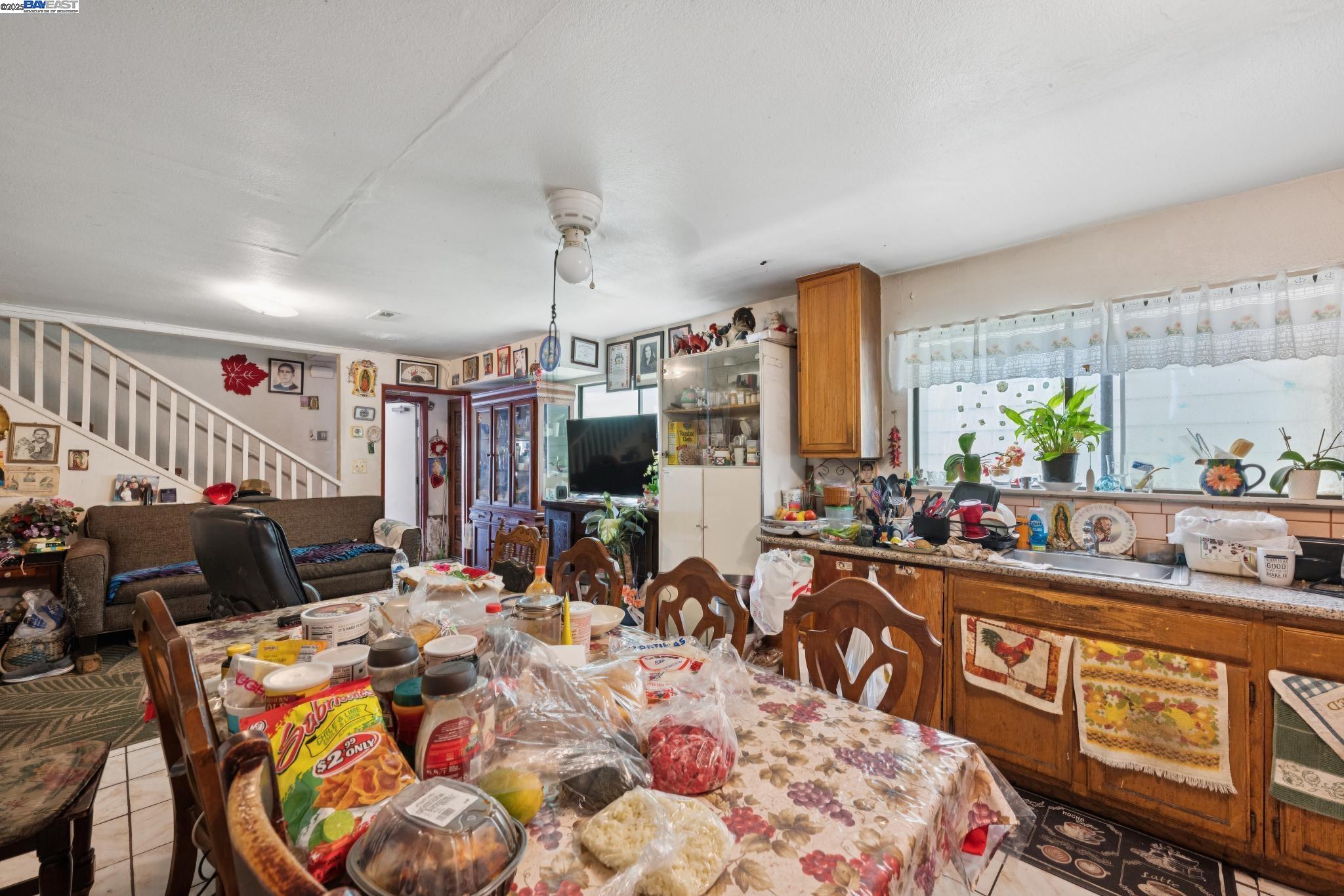 Detail Gallery Image 12 of 47 For 1018 Gilman Ave, San Francisco,  CA 94124 - 4 Beds | 3 Baths