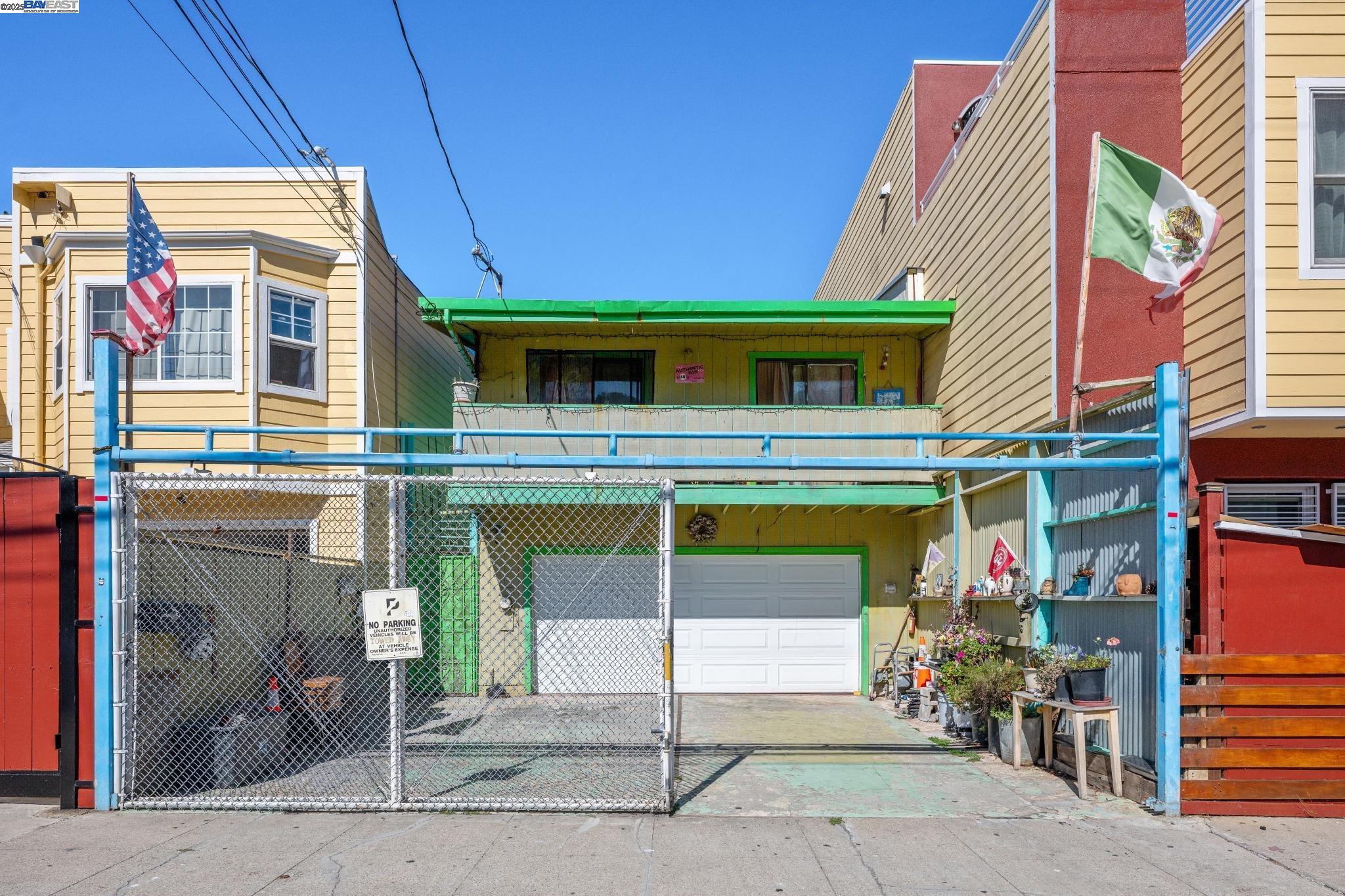 Detail Gallery Image 3 of 47 For 1018 Gilman Ave, San Francisco,  CA 94124 - 4 Beds | 3 Baths