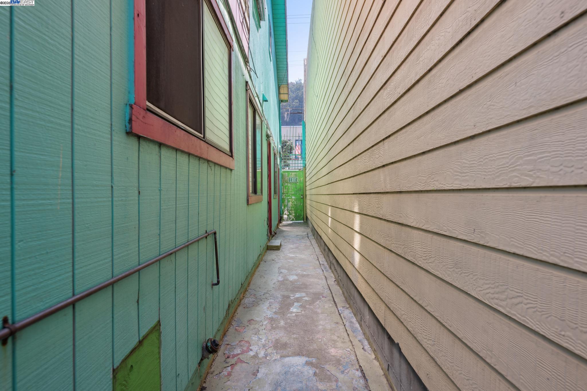 Detail Gallery Image 46 of 47 For 1018 Gilman Ave, San Francisco,  CA 94124 - 4 Beds | 3 Baths