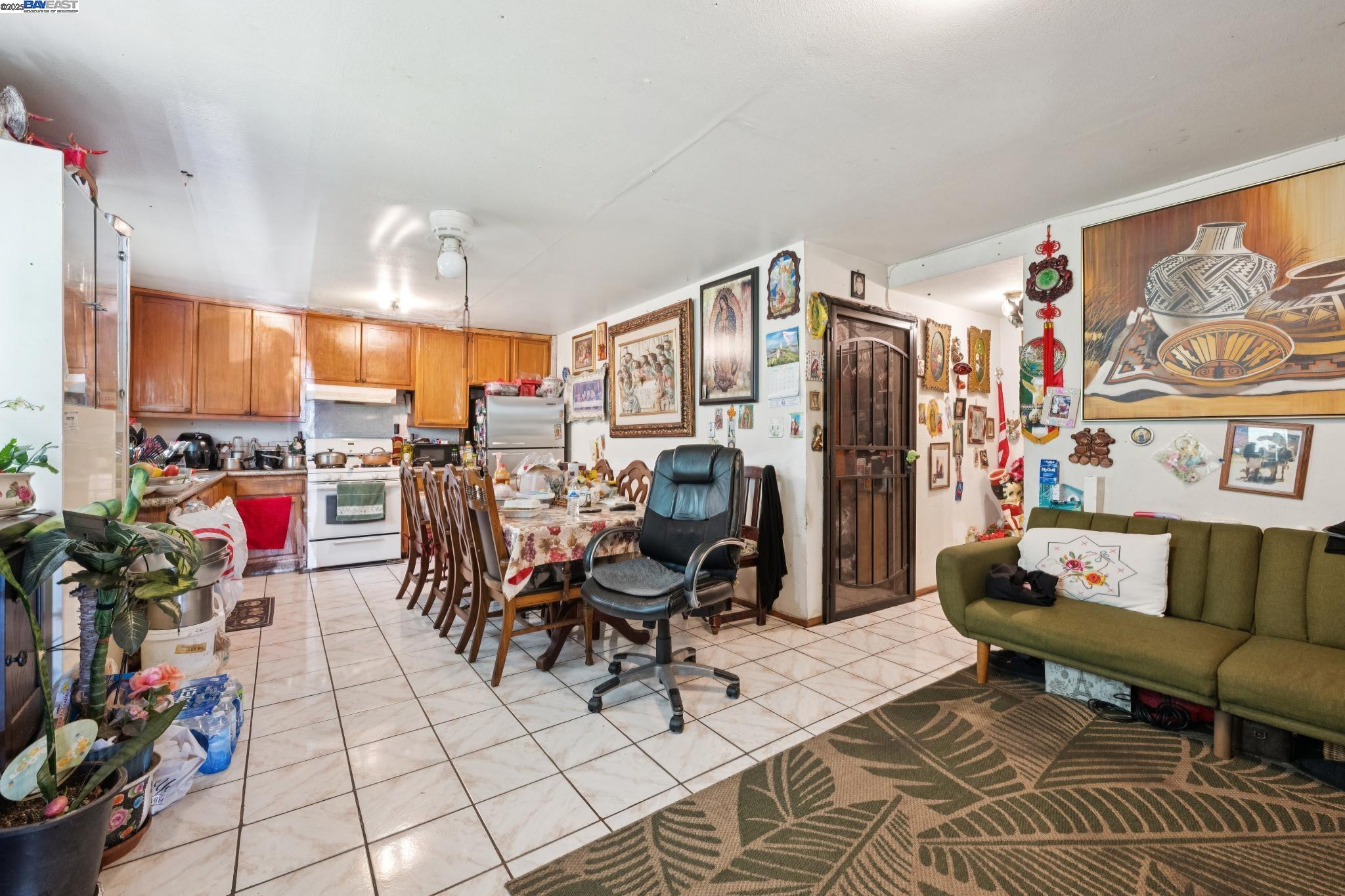 Detail Gallery Image 8 of 47 For 1018 Gilman Ave, San Francisco,  CA 94124 - 4 Beds | 3 Baths