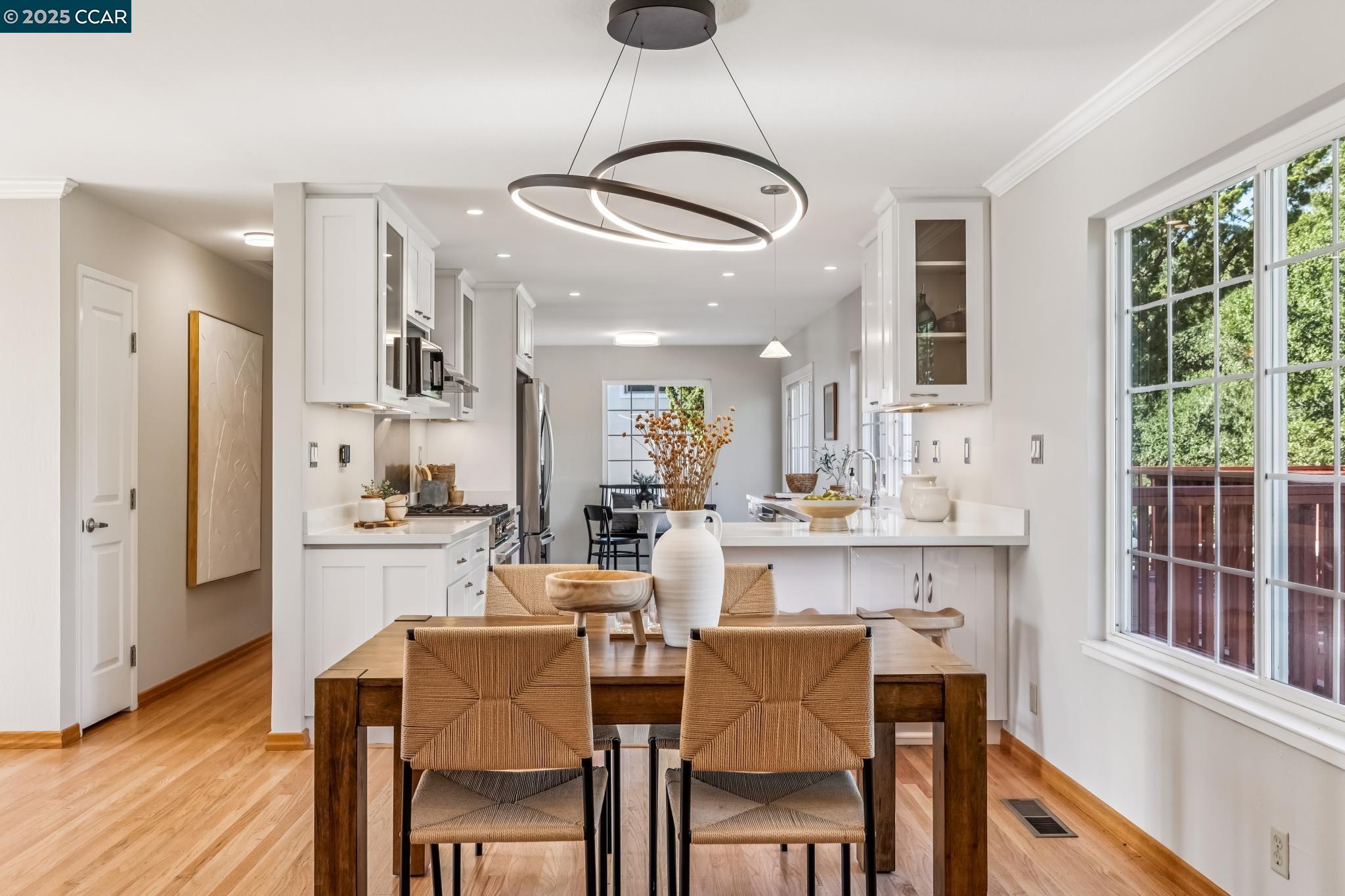Detail Gallery Image 14 of 56 For 8090 Hansom Dr, Oakland,  CA 94605 - 4 Beds | 2/1 Baths