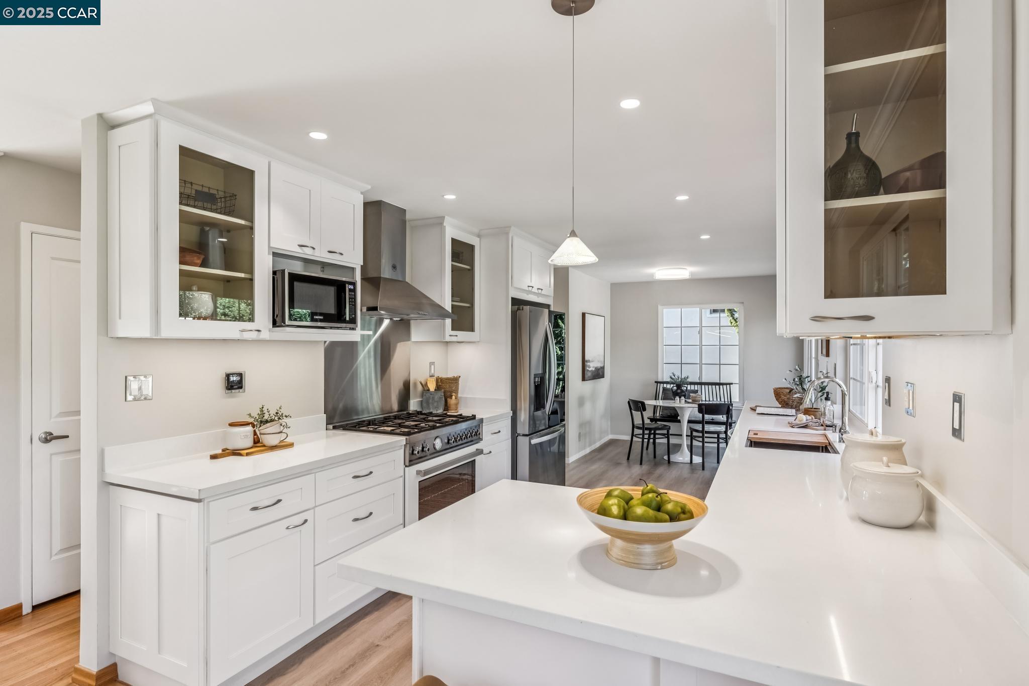 Detail Gallery Image 15 of 56 For 8090 Hansom Dr, Oakland,  CA 94605 - 4 Beds | 2/1 Baths