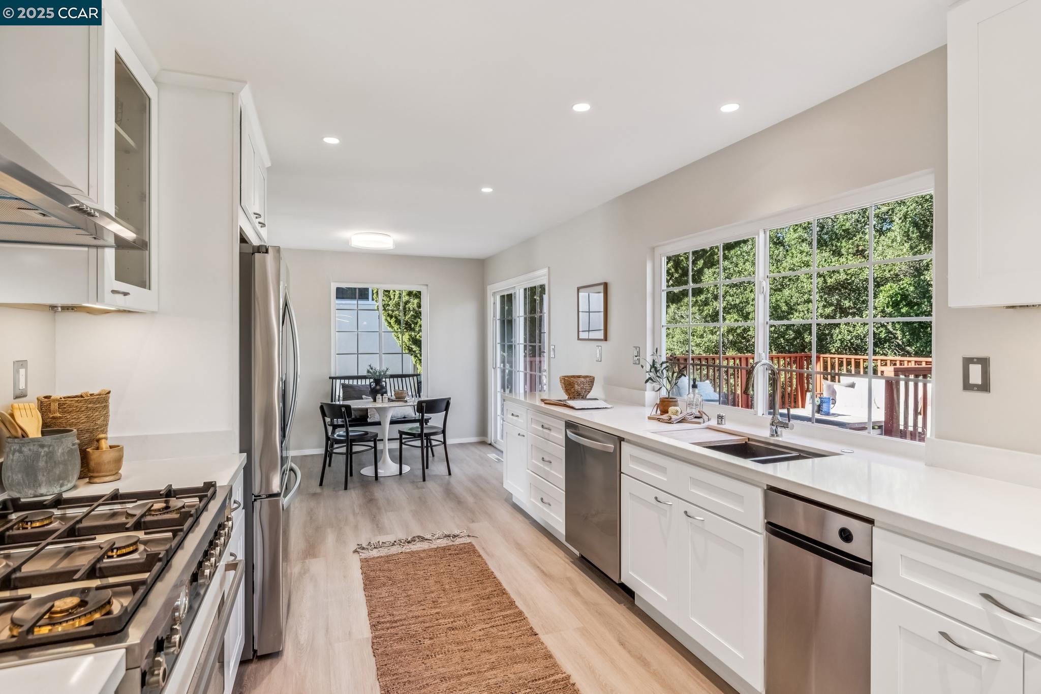 Detail Gallery Image 17 of 56 For 8090 Hansom Dr, Oakland,  CA 94605 - 4 Beds | 2/1 Baths