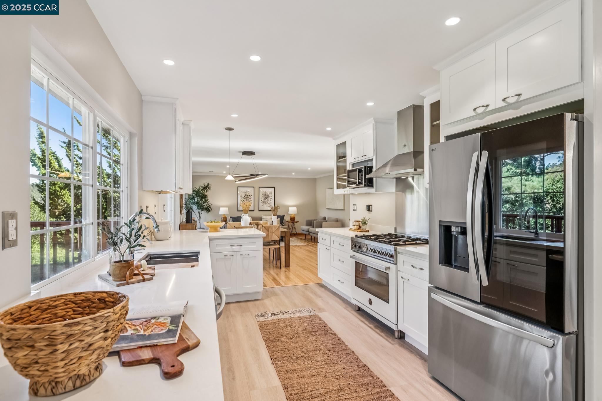Detail Gallery Image 19 of 56 For 8090 Hansom Dr, Oakland,  CA 94605 - 4 Beds | 2/1 Baths