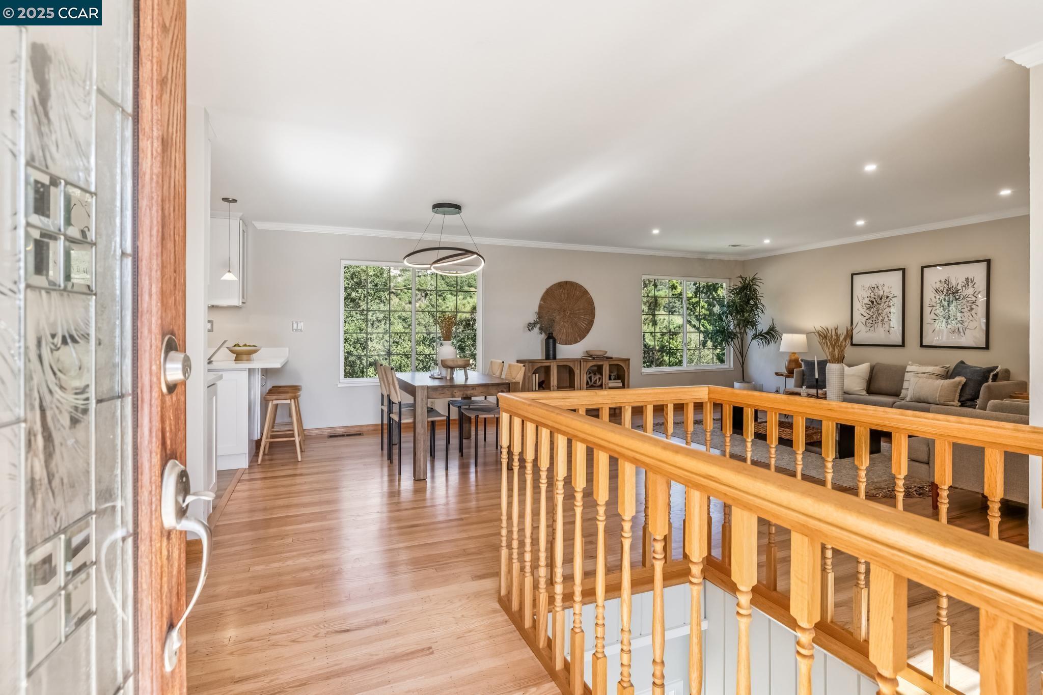 Detail Gallery Image 4 of 56 For 8090 Hansom Dr, Oakland,  CA 94605 - 4 Beds | 2/1 Baths