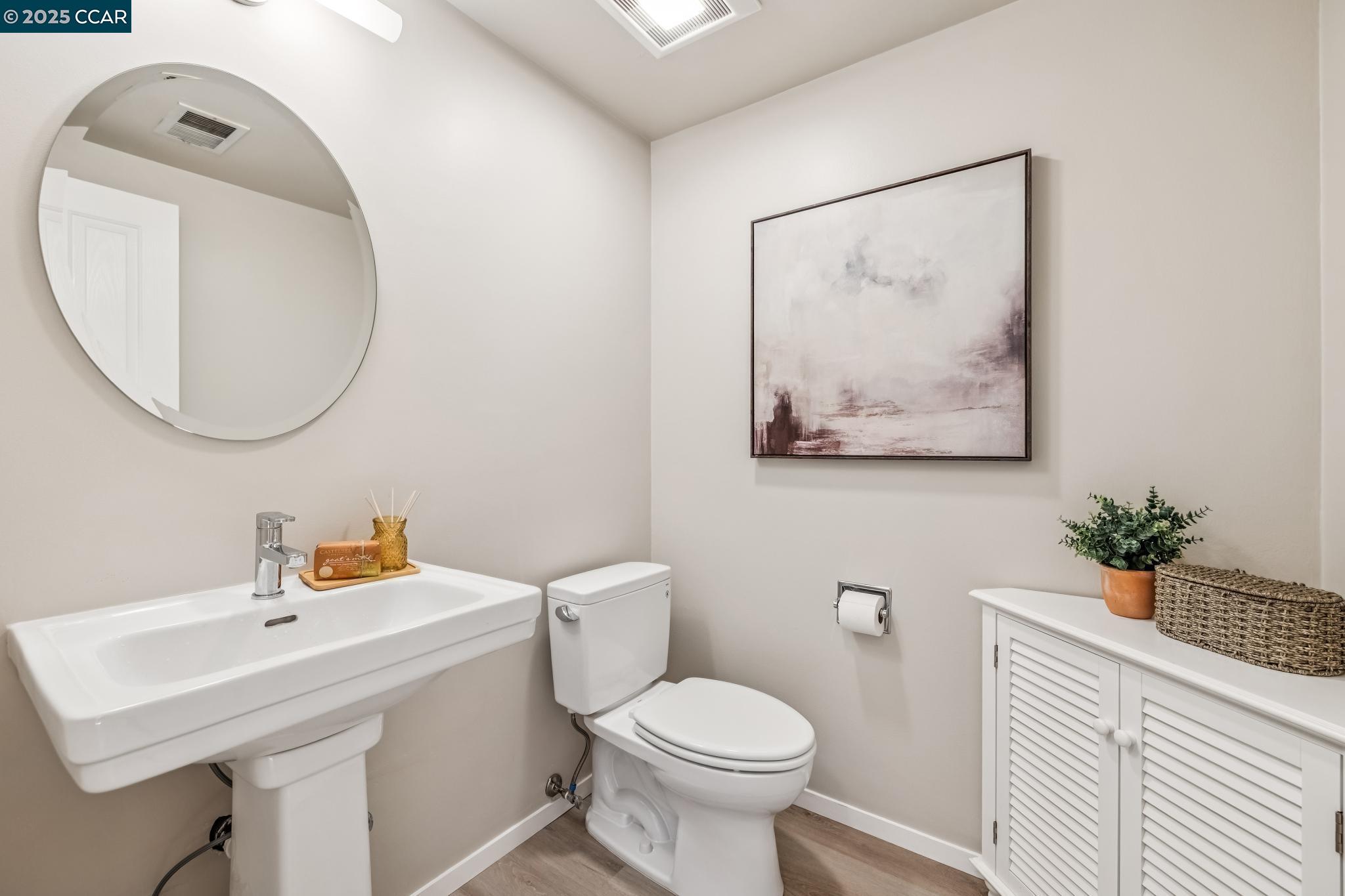Detail Gallery Image 32 of 56 For 8090 Hansom Dr, Oakland,  CA 94605 - 4 Beds | 2/1 Baths