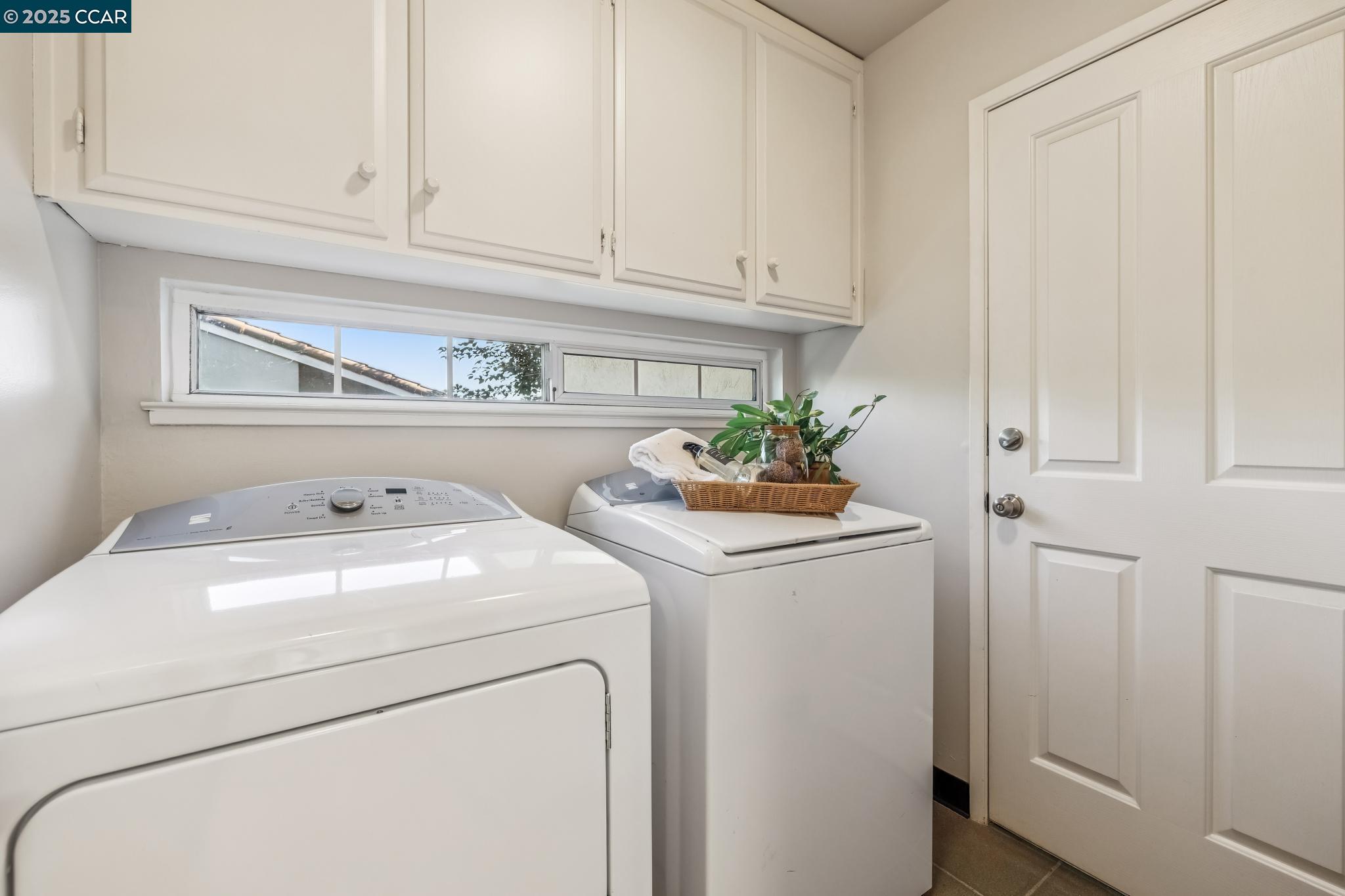 Detail Gallery Image 34 of 56 For 8090 Hansom Dr, Oakland,  CA 94605 - 4 Beds | 2/1 Baths