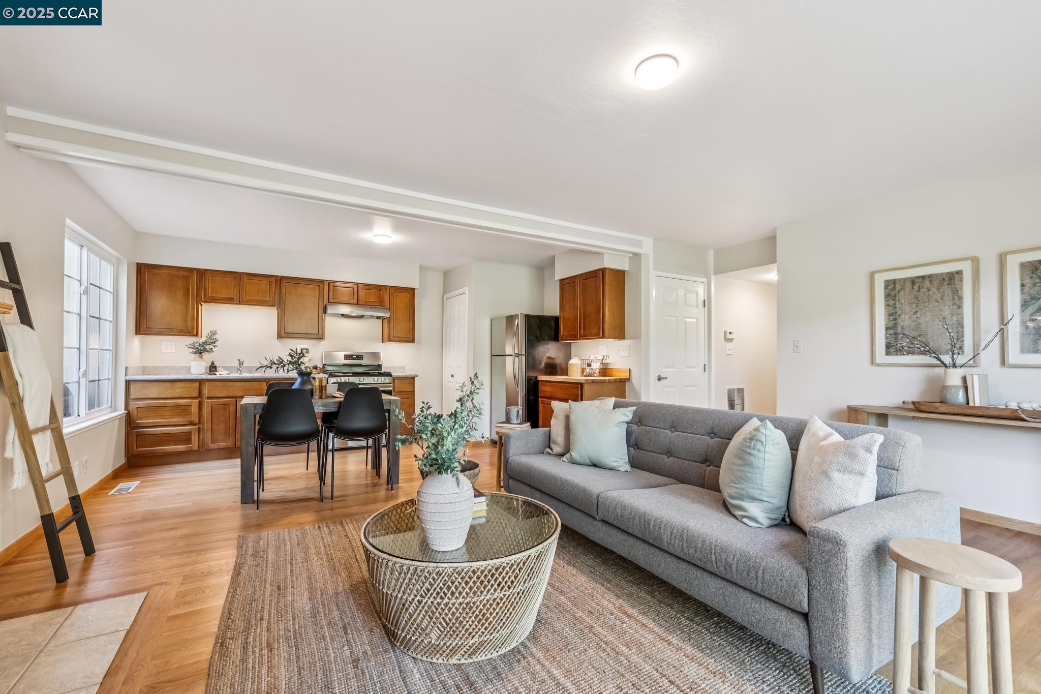 Detail Gallery Image 39 of 56 For 8090 Hansom Dr, Oakland,  CA 94605 - 4 Beds | 2/1 Baths