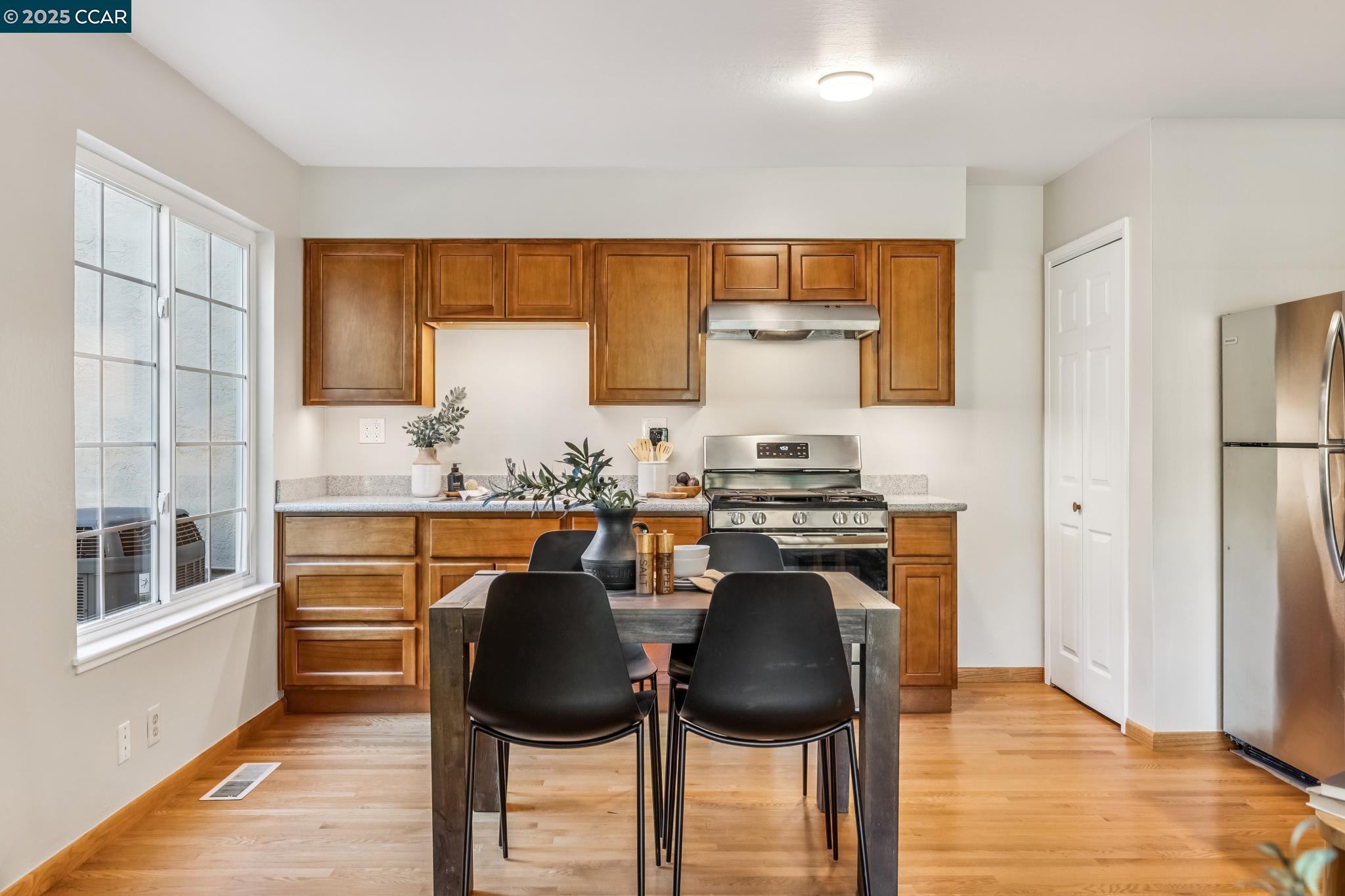 Detail Gallery Image 40 of 56 For 8090 Hansom Dr, Oakland,  CA 94605 - 4 Beds | 2/1 Baths