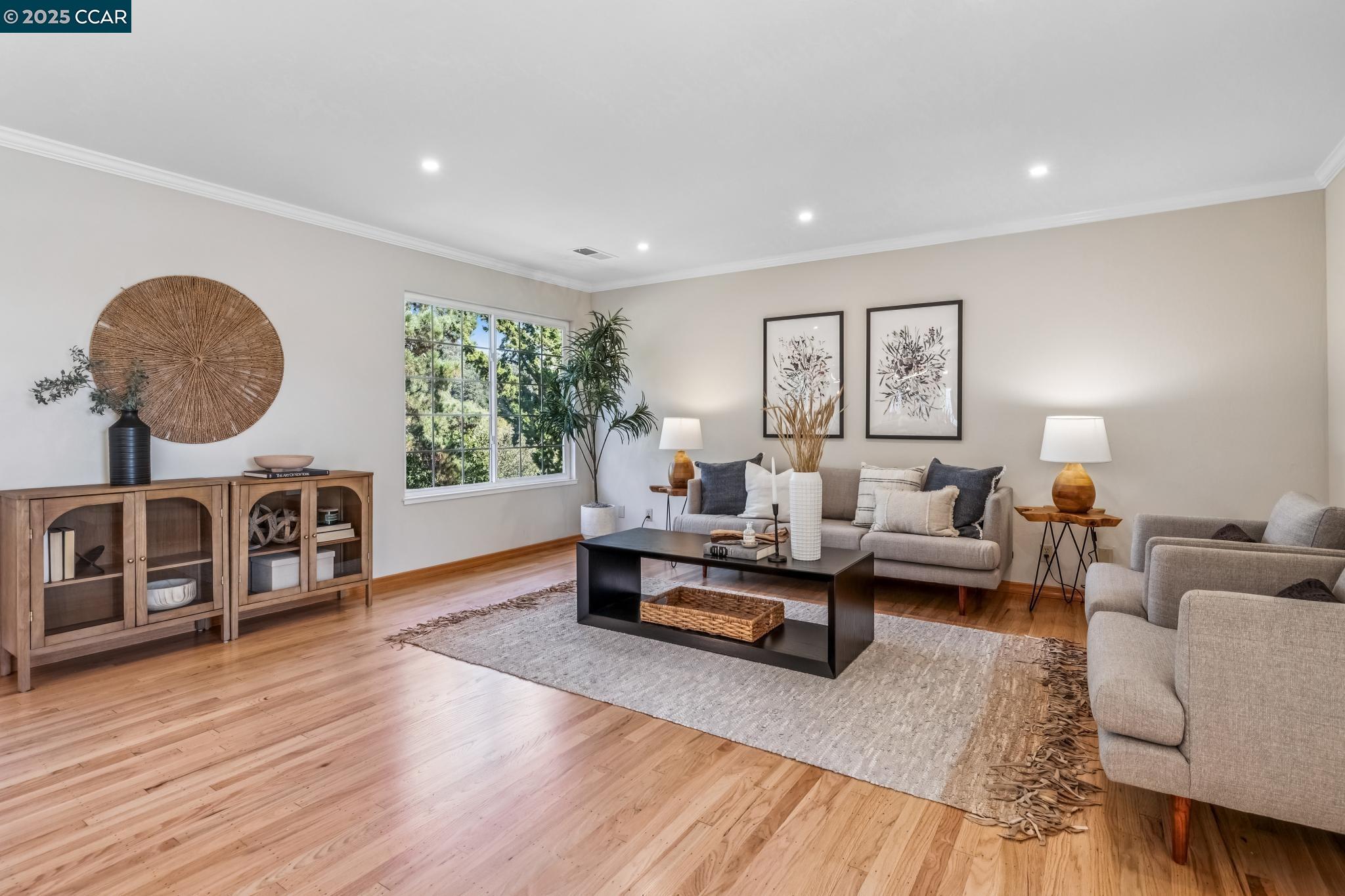 Detail Gallery Image 5 of 56 For 8090 Hansom Dr, Oakland,  CA 94605 - 4 Beds | 2/1 Baths
