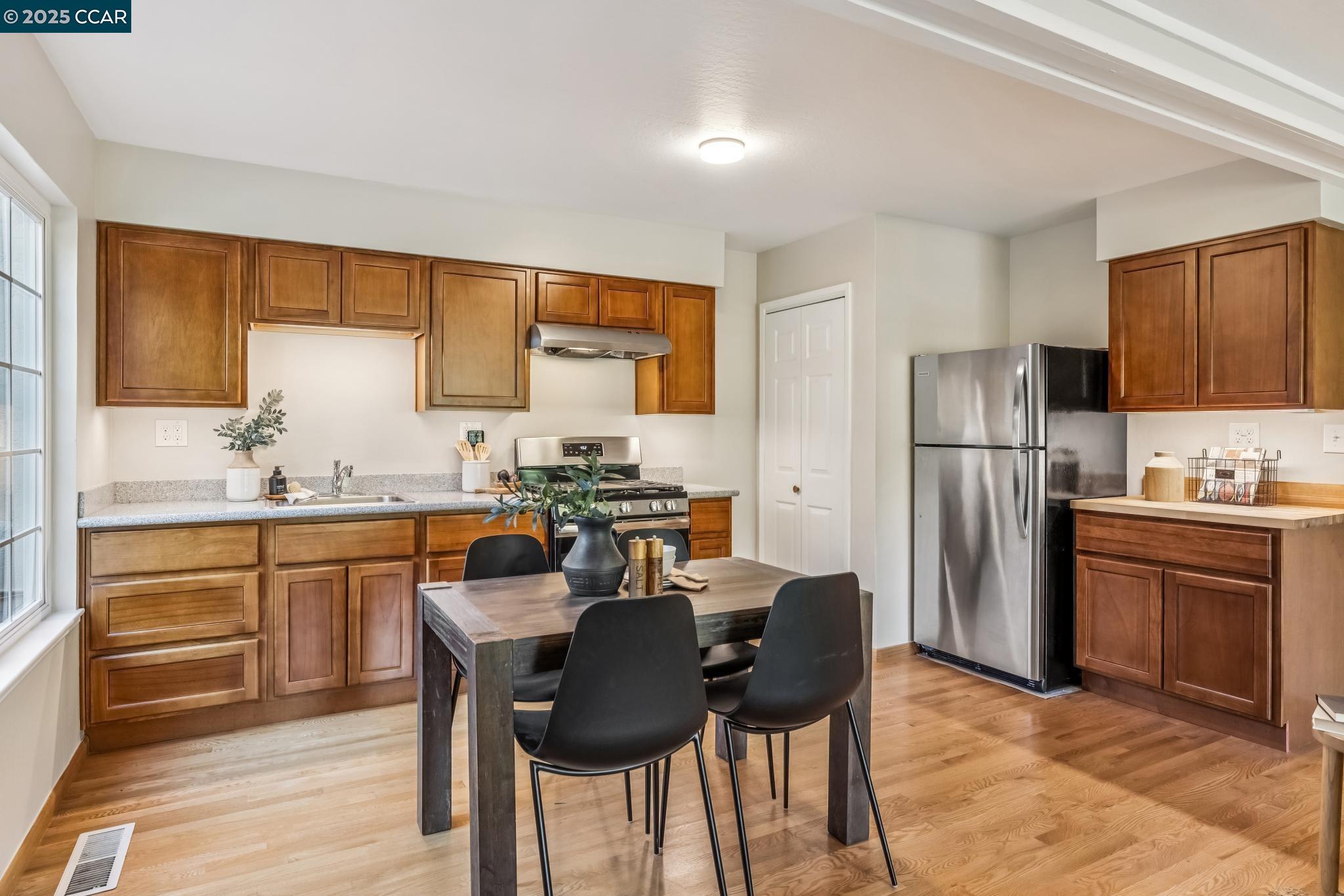 Detail Gallery Image 41 of 56 For 8090 Hansom Dr, Oakland,  CA 94605 - 4 Beds | 2/1 Baths