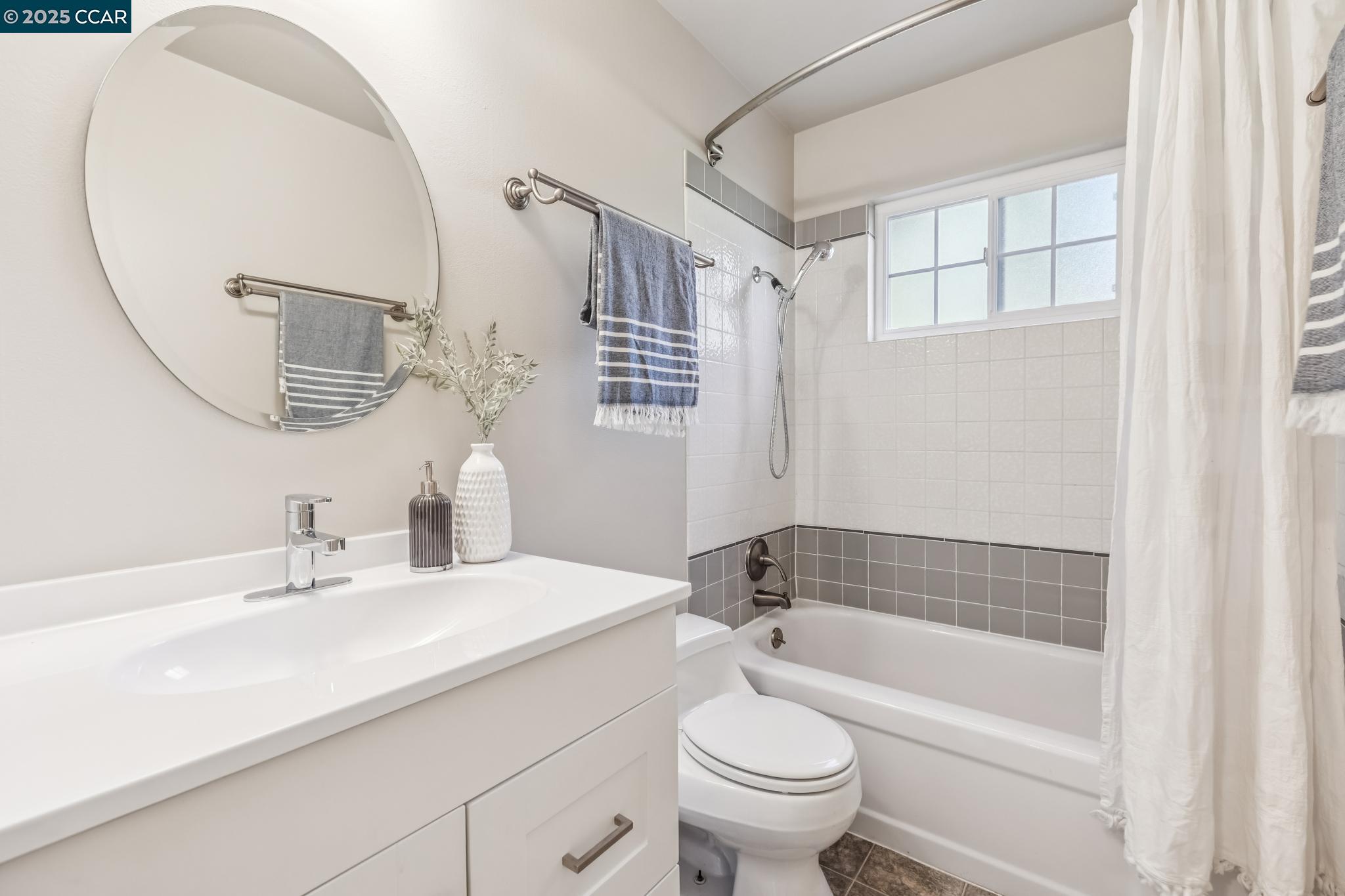 Detail Gallery Image 45 of 56 For 8090 Hansom Dr, Oakland,  CA 94605 - 4 Beds | 2/1 Baths