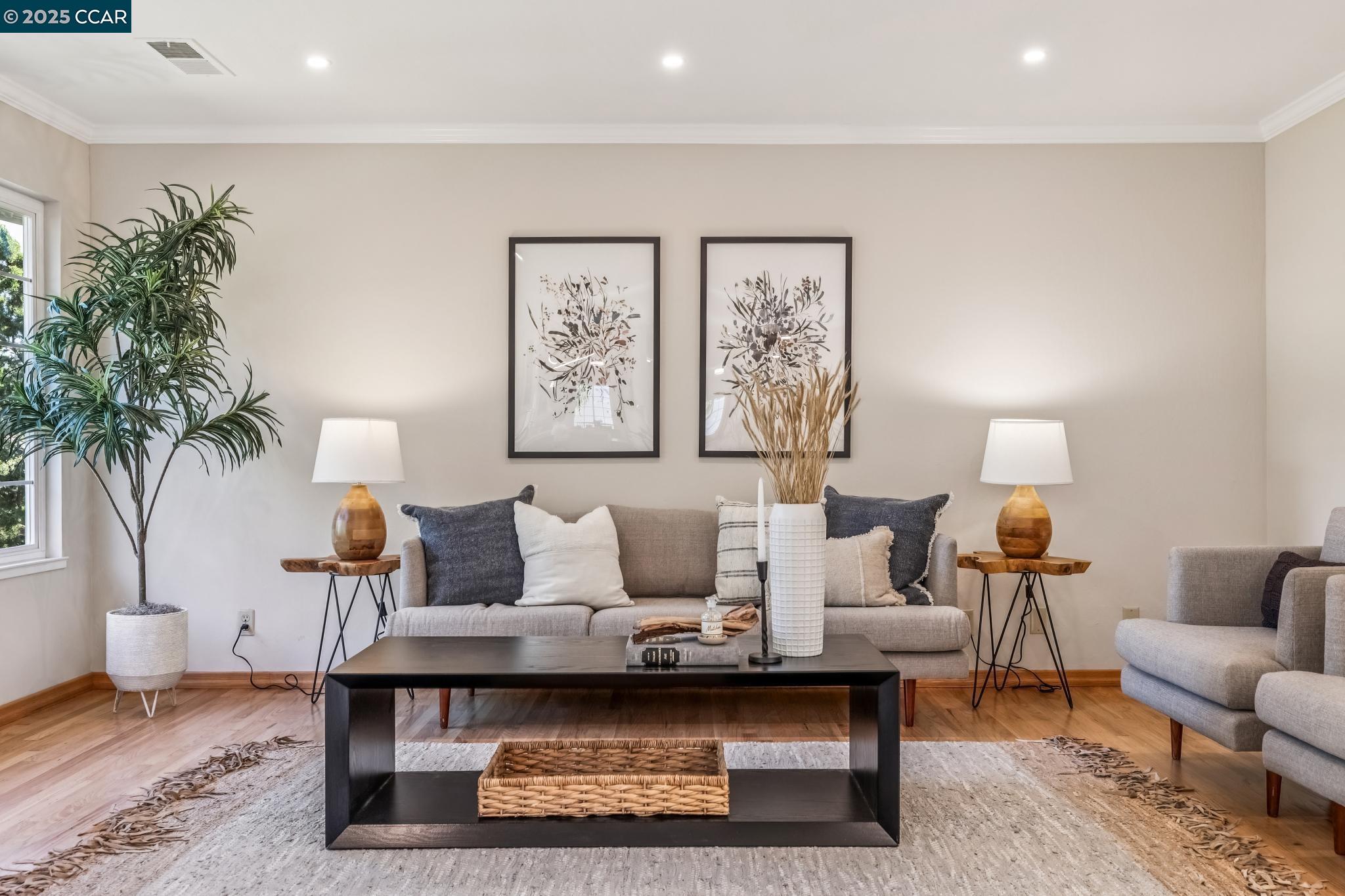 Detail Gallery Image 6 of 56 For 8090 Hansom Dr, Oakland,  CA 94605 - 4 Beds | 2/1 Baths
