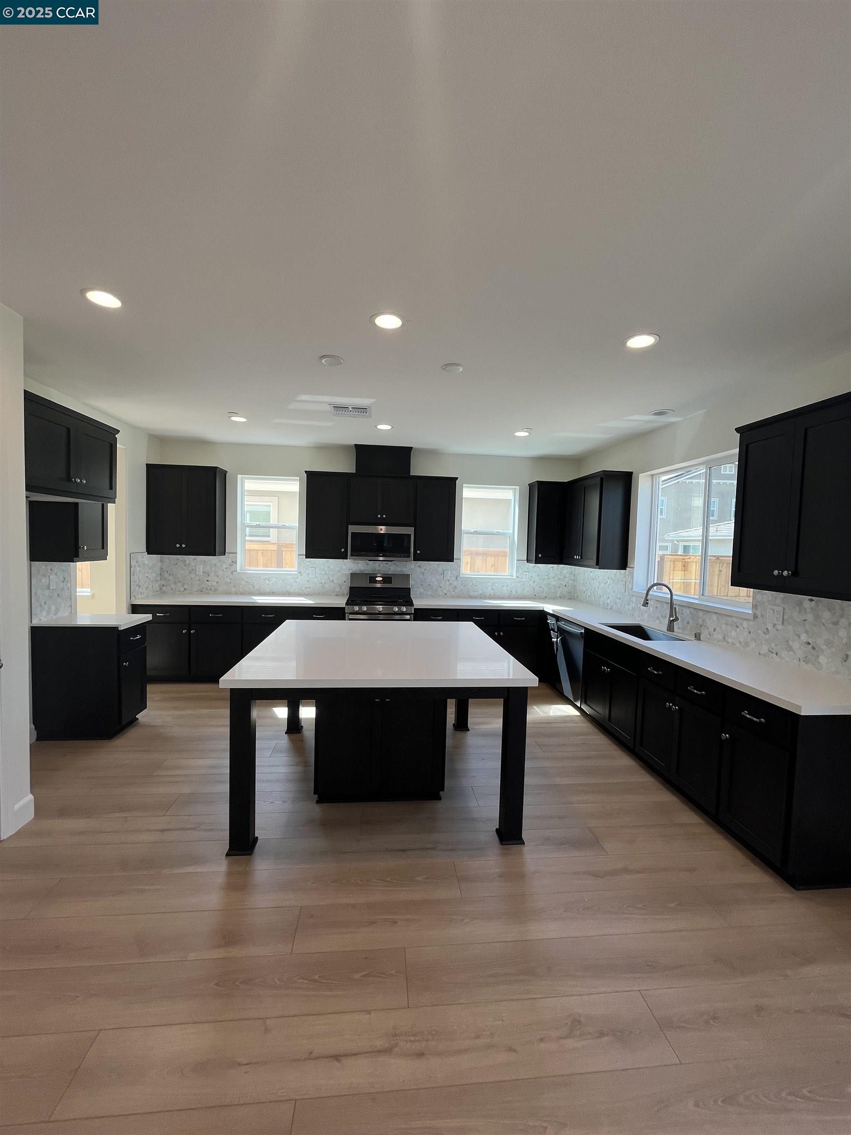 Detail Gallery Image 2 of 13 For 2750 Moonflower Street, West Sacramento,  CA 95691 - 4 Beds | 3/1 Baths