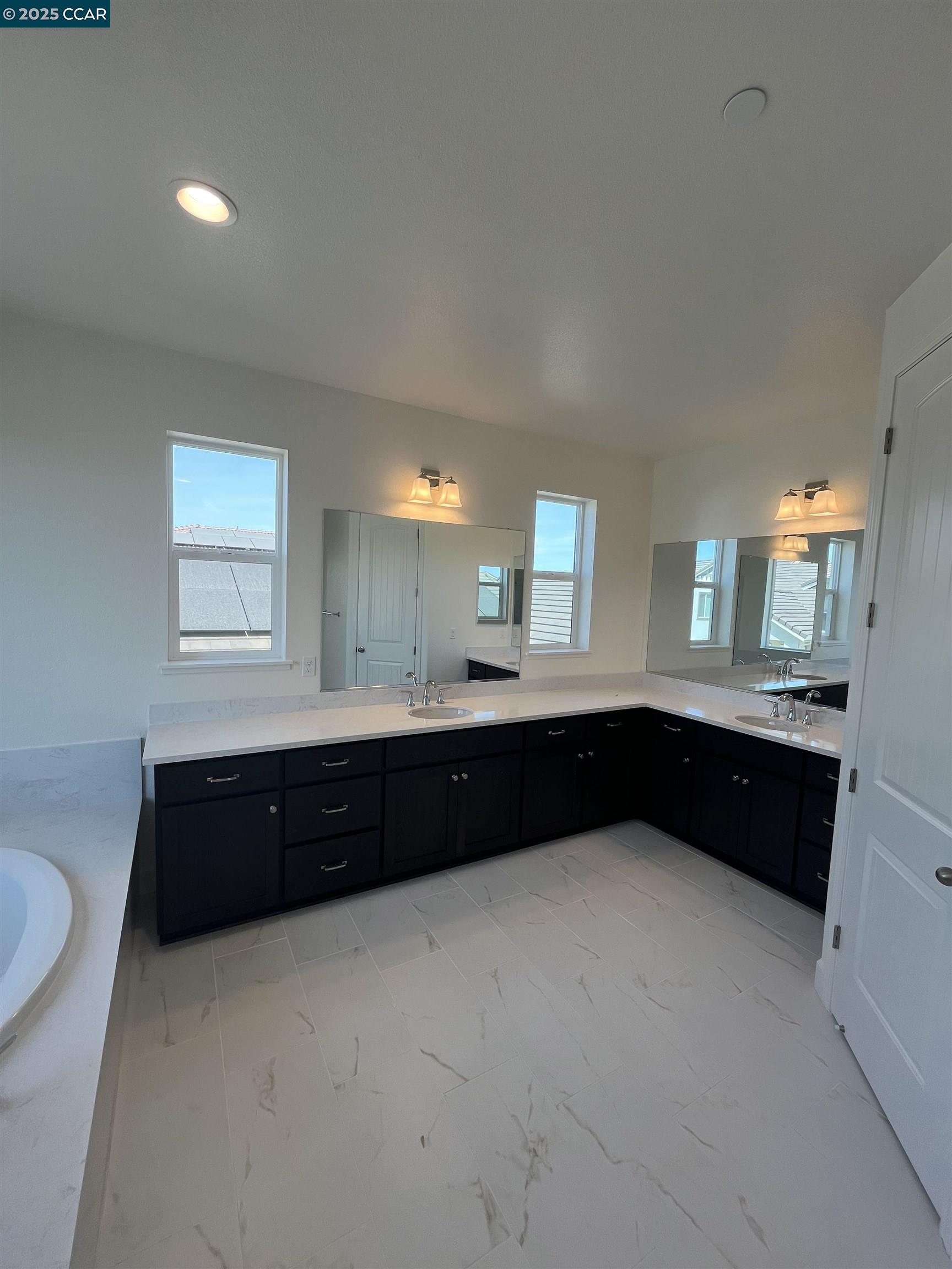 Detail Gallery Image 4 of 13 For 2750 Moonflower Street, West Sacramento,  CA 95691 - 4 Beds | 3/1 Baths
