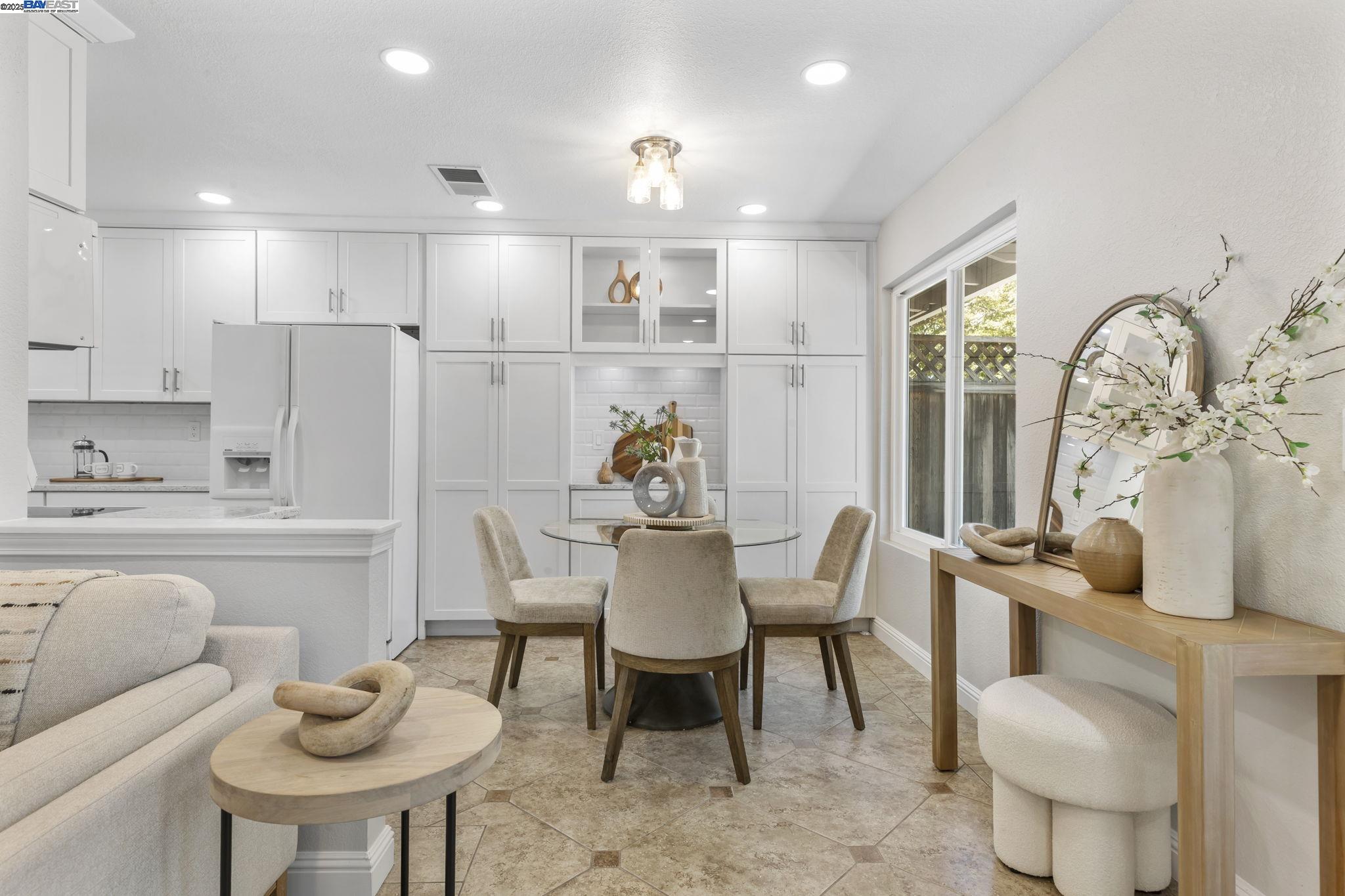 Detail Gallery Image 12 of 48 For 215 Mavis Dr, Pleasanton,  CA 94566 - 3 Beds | 2/1 Baths