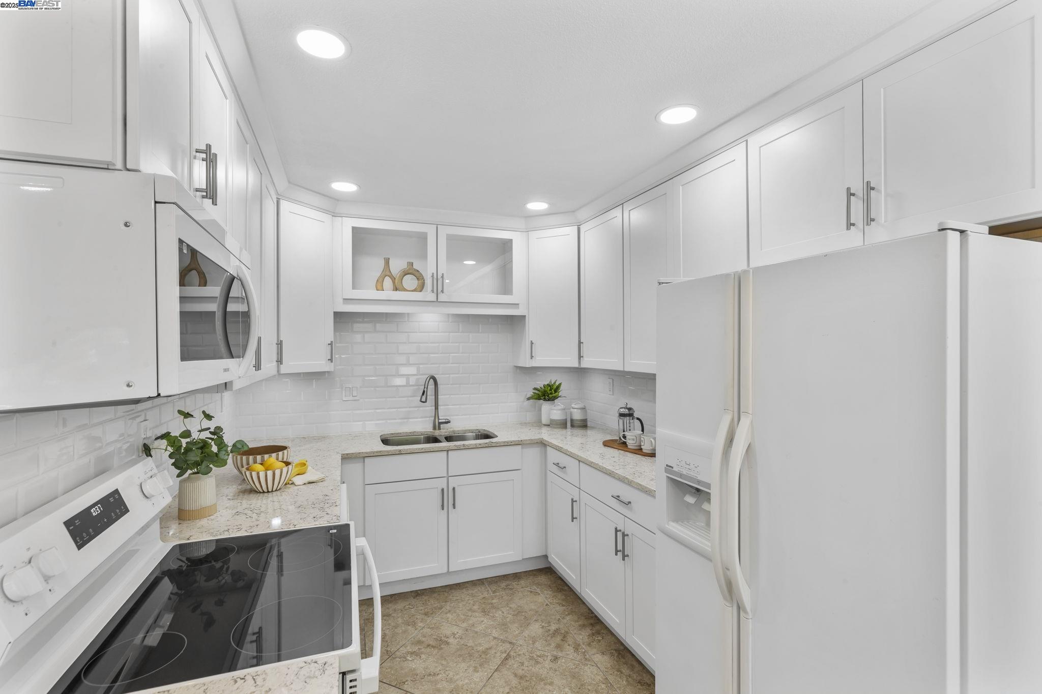 Detail Gallery Image 15 of 48 For 215 Mavis Dr, Pleasanton,  CA 94566 - 3 Beds | 2/1 Baths