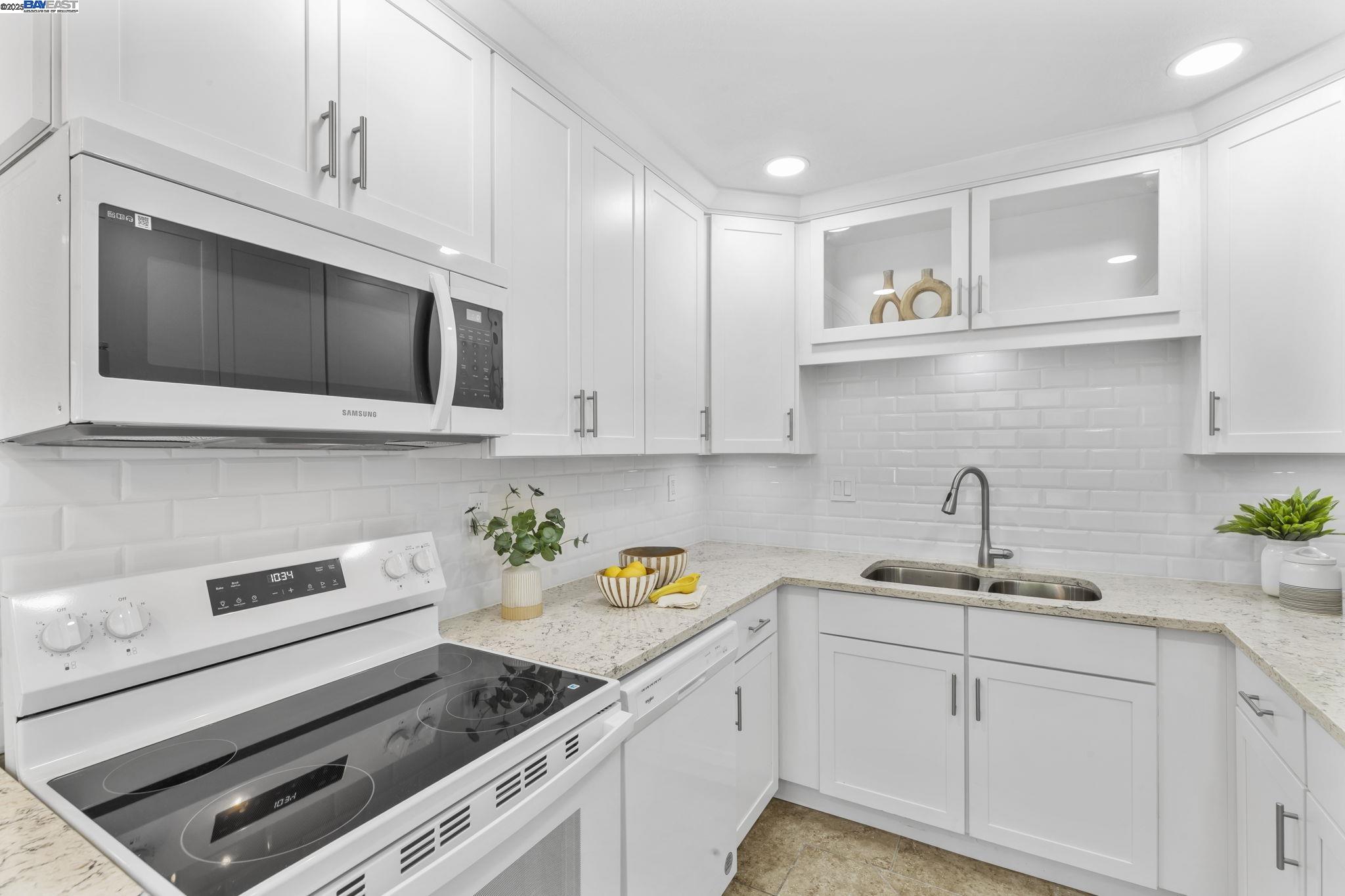 Detail Gallery Image 16 of 48 For 215 Mavis Dr, Pleasanton,  CA 94566 - 3 Beds | 2/1 Baths