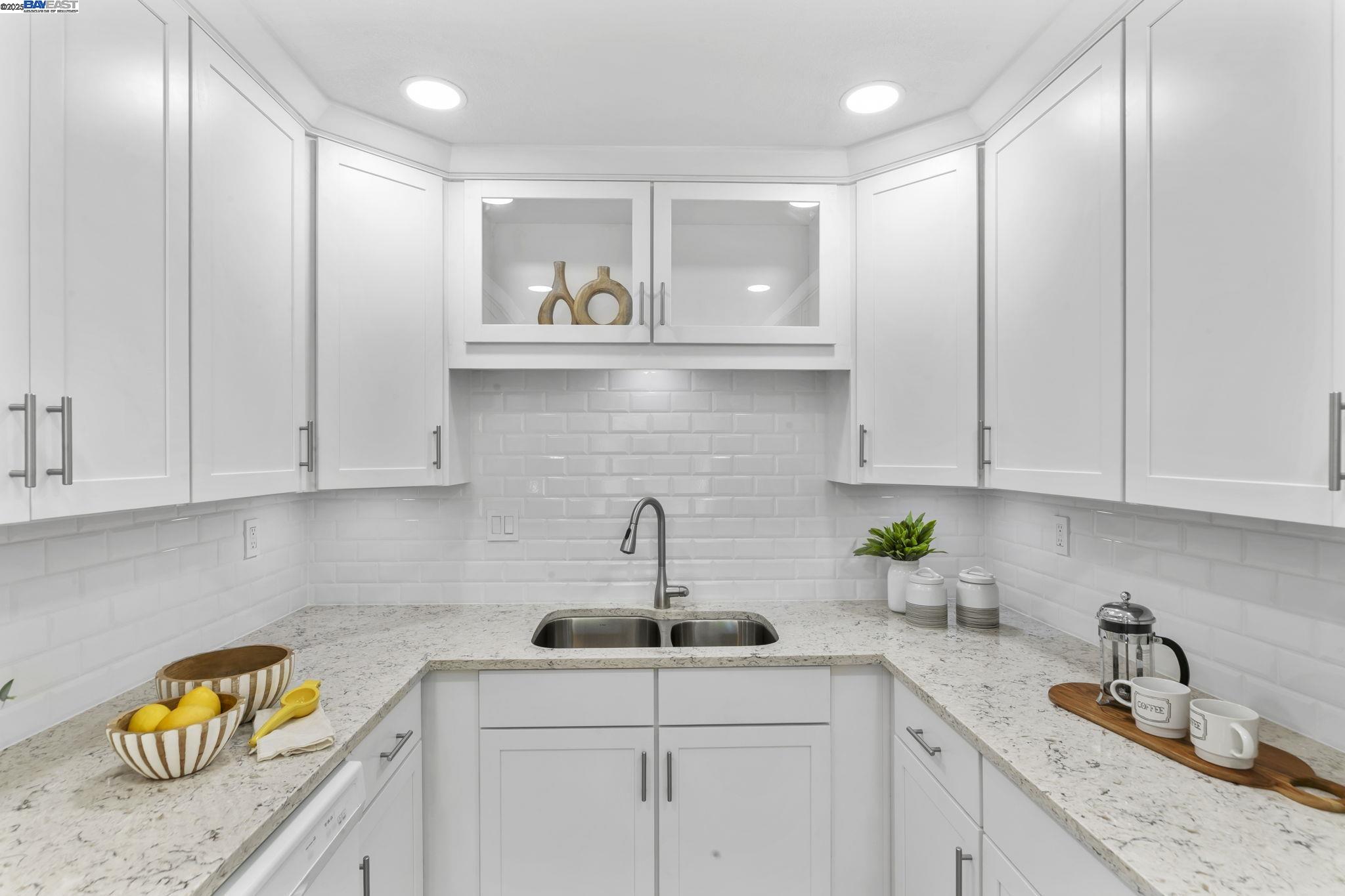 Detail Gallery Image 17 of 48 For 215 Mavis Dr, Pleasanton,  CA 94566 - 3 Beds | 2/1 Baths